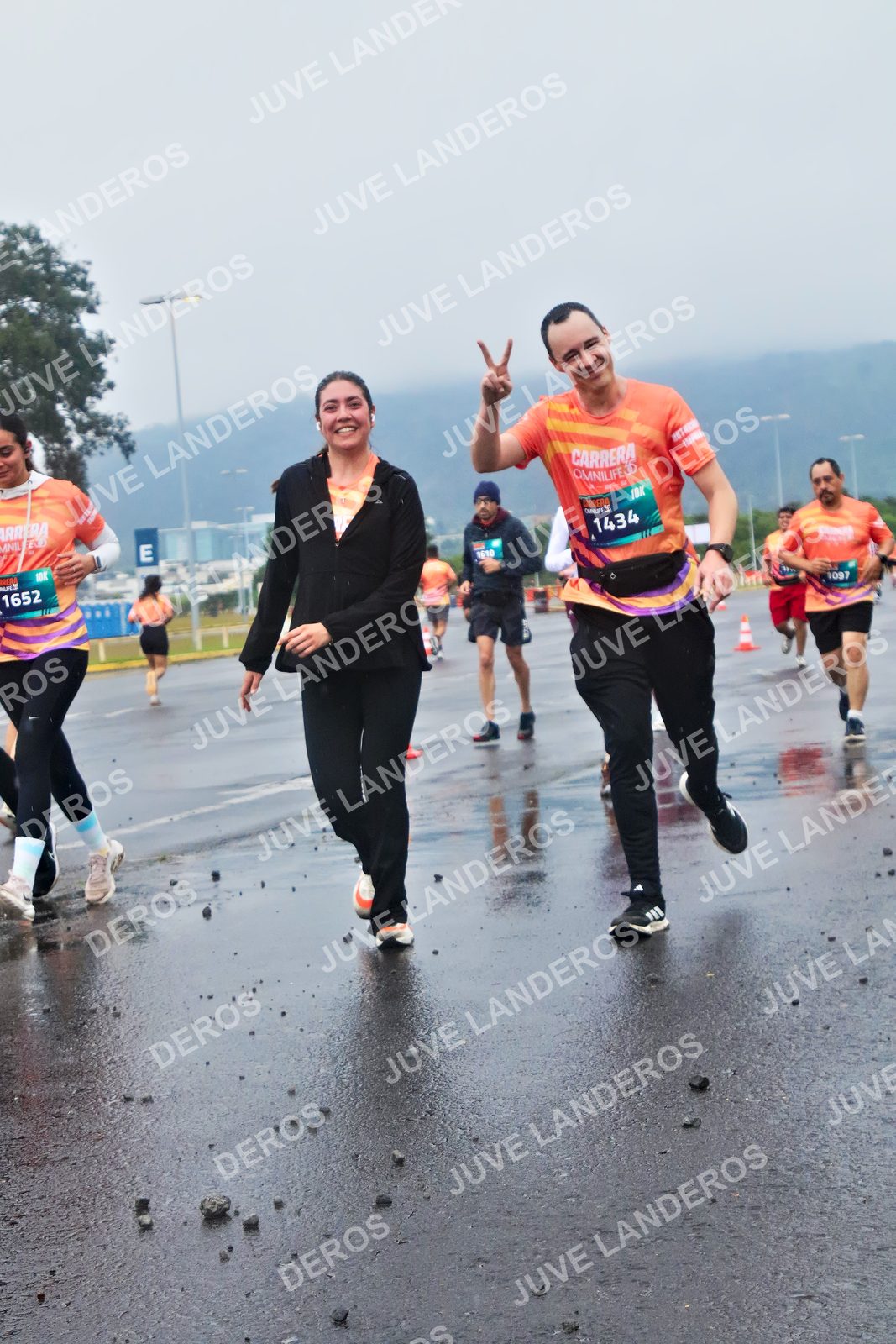 Foto de la CARRERA OMNILIFE GUADALAJARA en Estadio Akron, Zapopan a las 07:46 · dorsal 1434, 1652, 1097, 2610