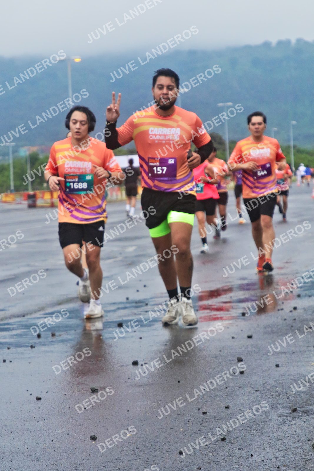 Foto de la CARRERA OMNILIFE GUADALAJARA en Estadio Akron, Zapopan a las 07:39 · dorsal 157, 1688, 544