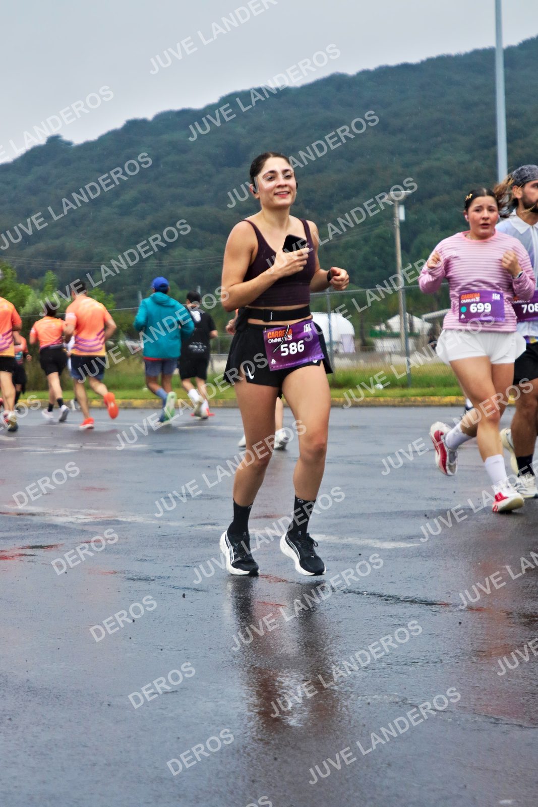 Foto de la CARRERA OMNILIFE GUADALAJARA en Estadio Akron, Zapopan a las 07:53 · dorsal 586, 699, 708