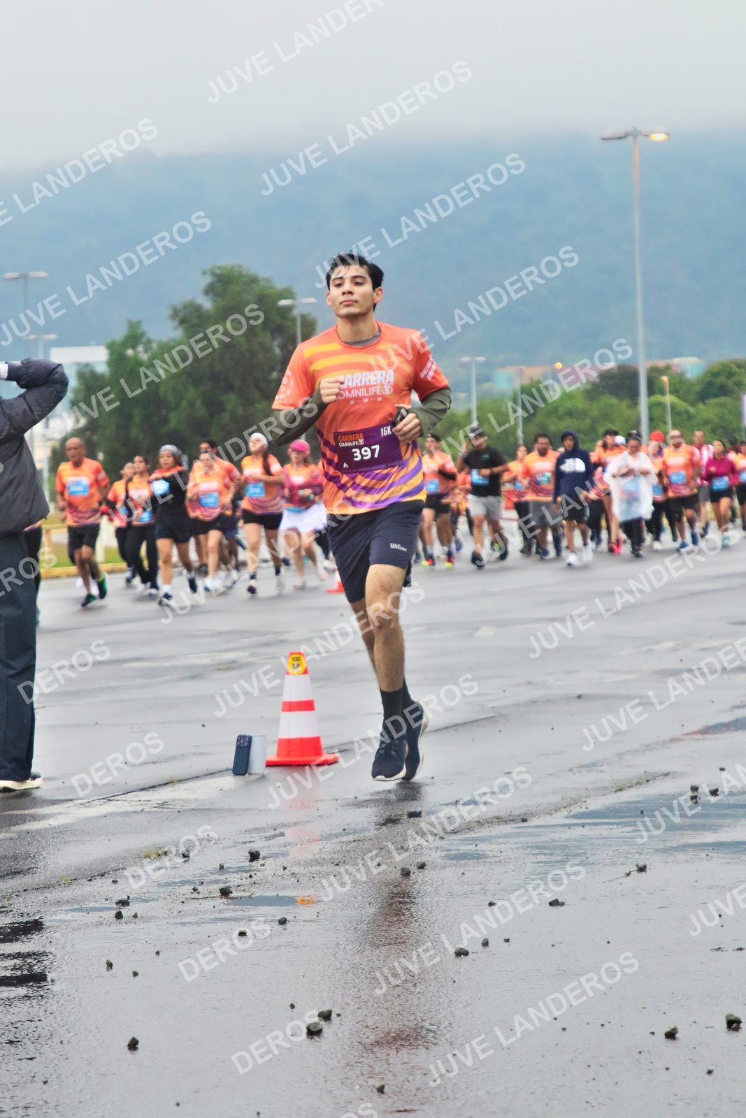 Foto de la CARRERA OMNILIFE GUADALAJARA en Estadio Akron, Zapopan a las 07:25 · dorsal 397