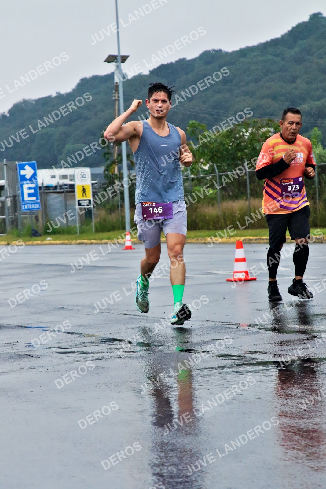 Foto de la CARRERA OMNILIFE GUADALAJARA en Estadio Akron, Zapopan a las 08:08 · dorsal 146, 373, 30