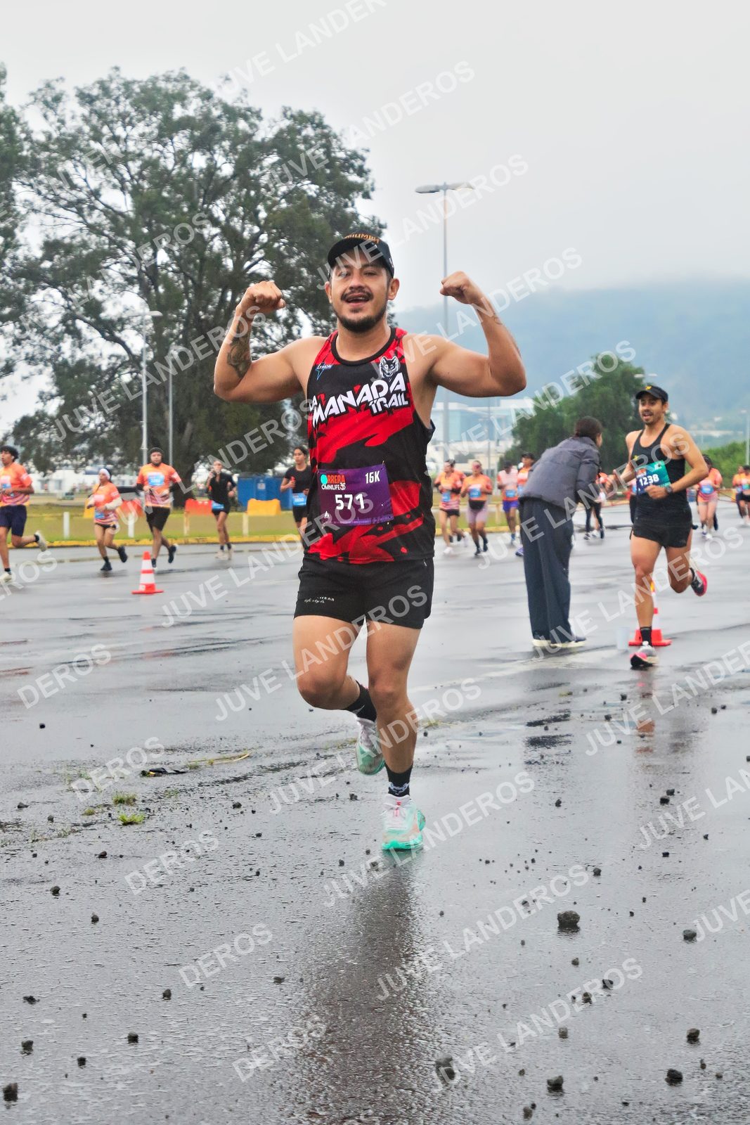 Foto de la CARRERA OMNILIFE GUADALAJARA en Estadio Akron, Zapopan a las 07:23 · dorsal 571, 1238