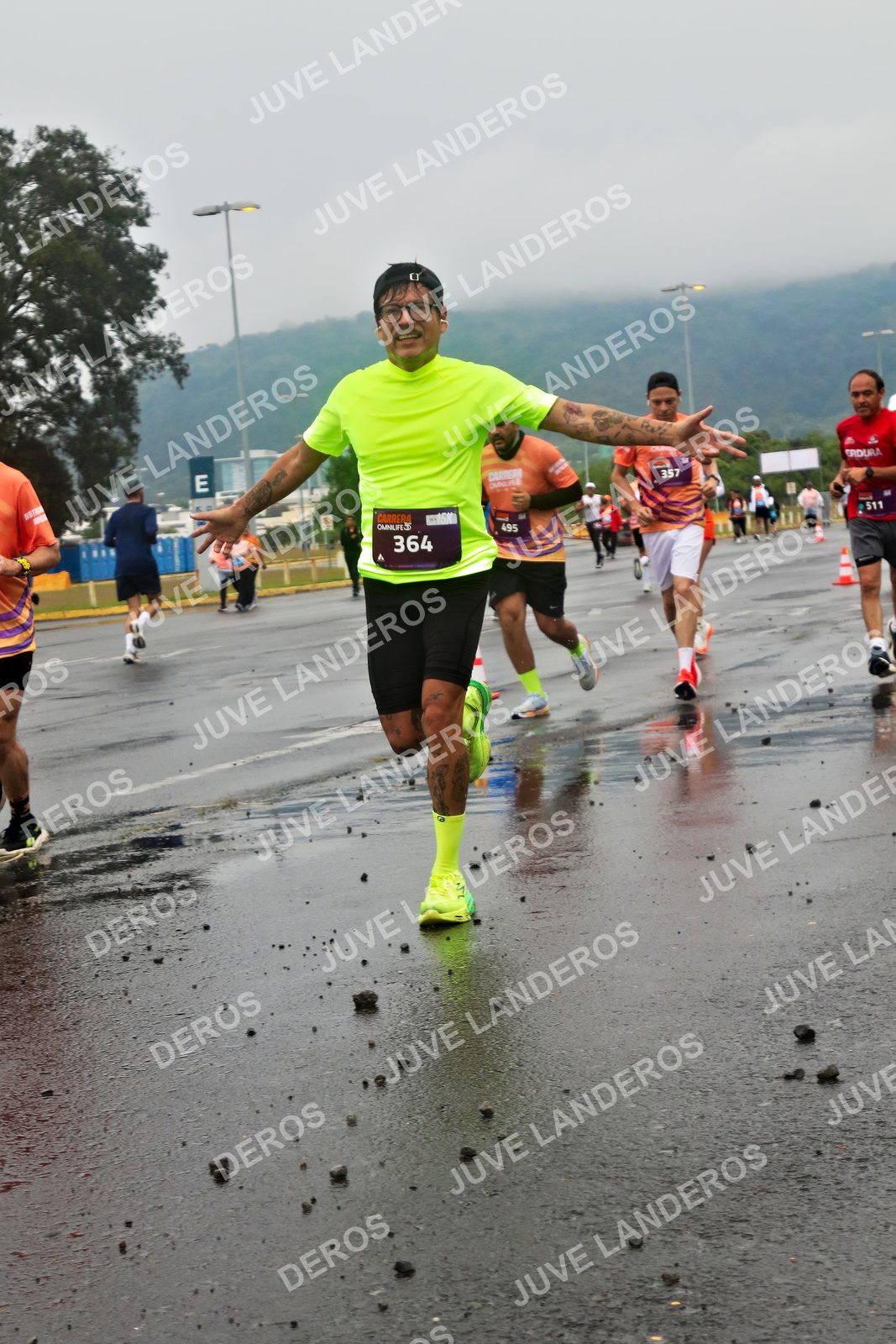 Foto de la CARRERA OMNILIFE GUADALAJARA en Estadio Akron, Zapopan a las 07:33 · dorsal 364, 357, 495, 511
