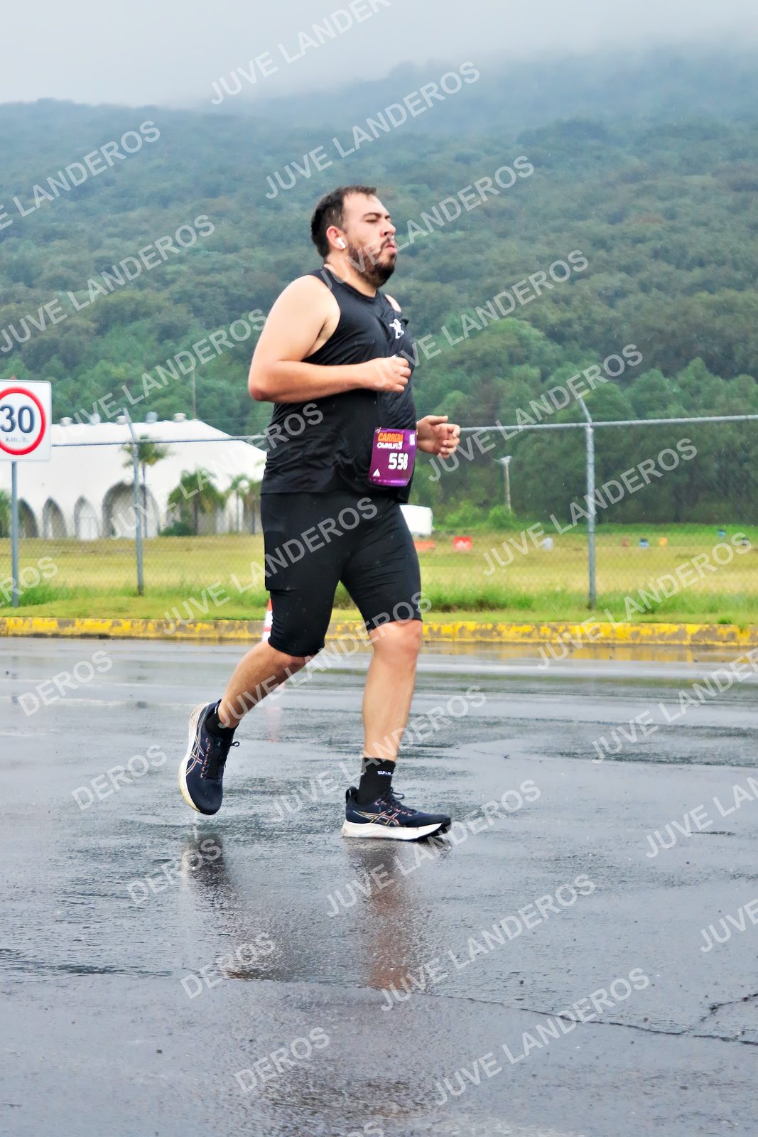 Foto de la CARRERA OMNILIFE GUADALAJARA en Estadio Akron, Zapopan a las 08:10 · dorsal 30, 558