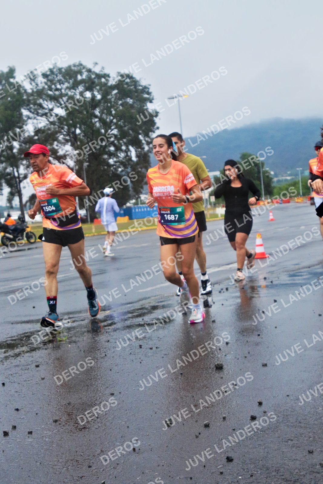 Foto de la CARRERA OMNILIFE GUADALAJARA en Estadio Akron, Zapopan a las 07:38 · dorsal 1687, 1504