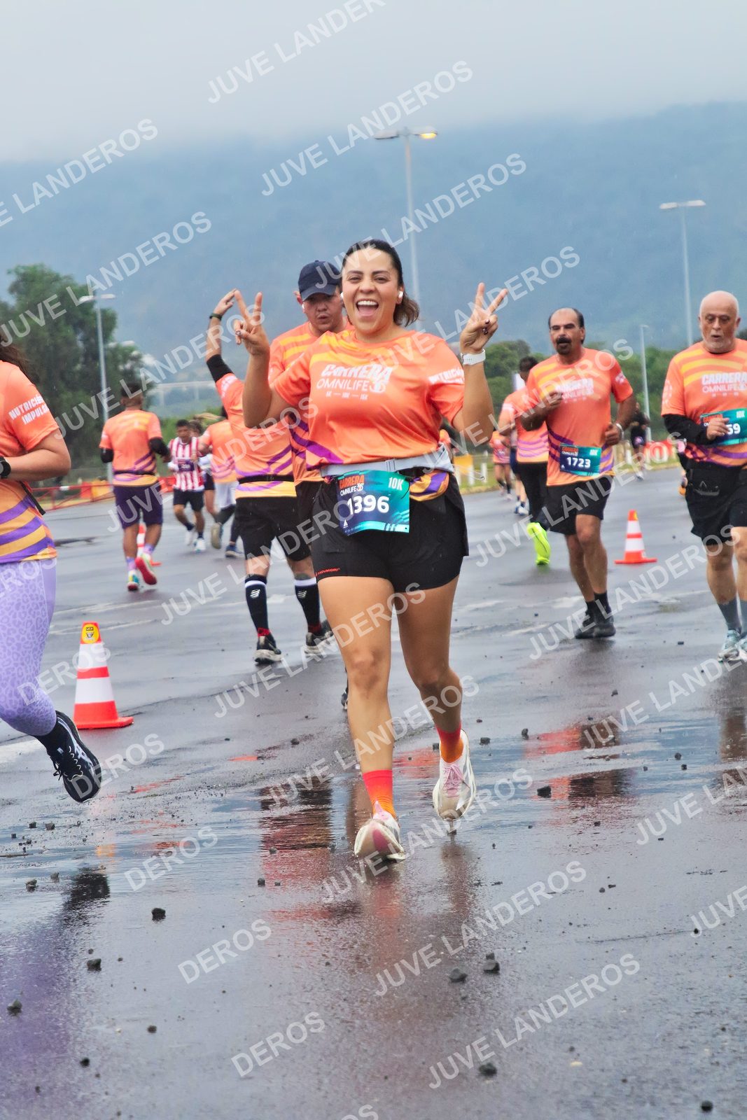 Foto de la CARRERA OMNILIFE GUADALAJARA en Estadio Akron, Zapopan a las 07:47 · dorsal 1396, 1723, 59