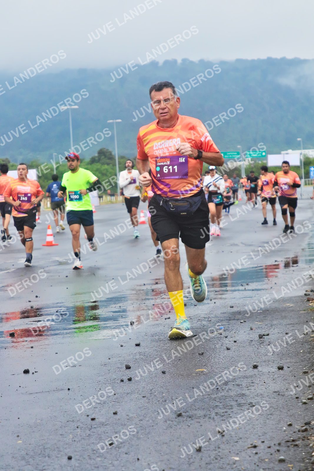 Foto de la CARRERA OMNILIFE GUADALAJARA en Estadio Akron, Zapopan a las 07:38 · dorsal 611, 245, 1090
