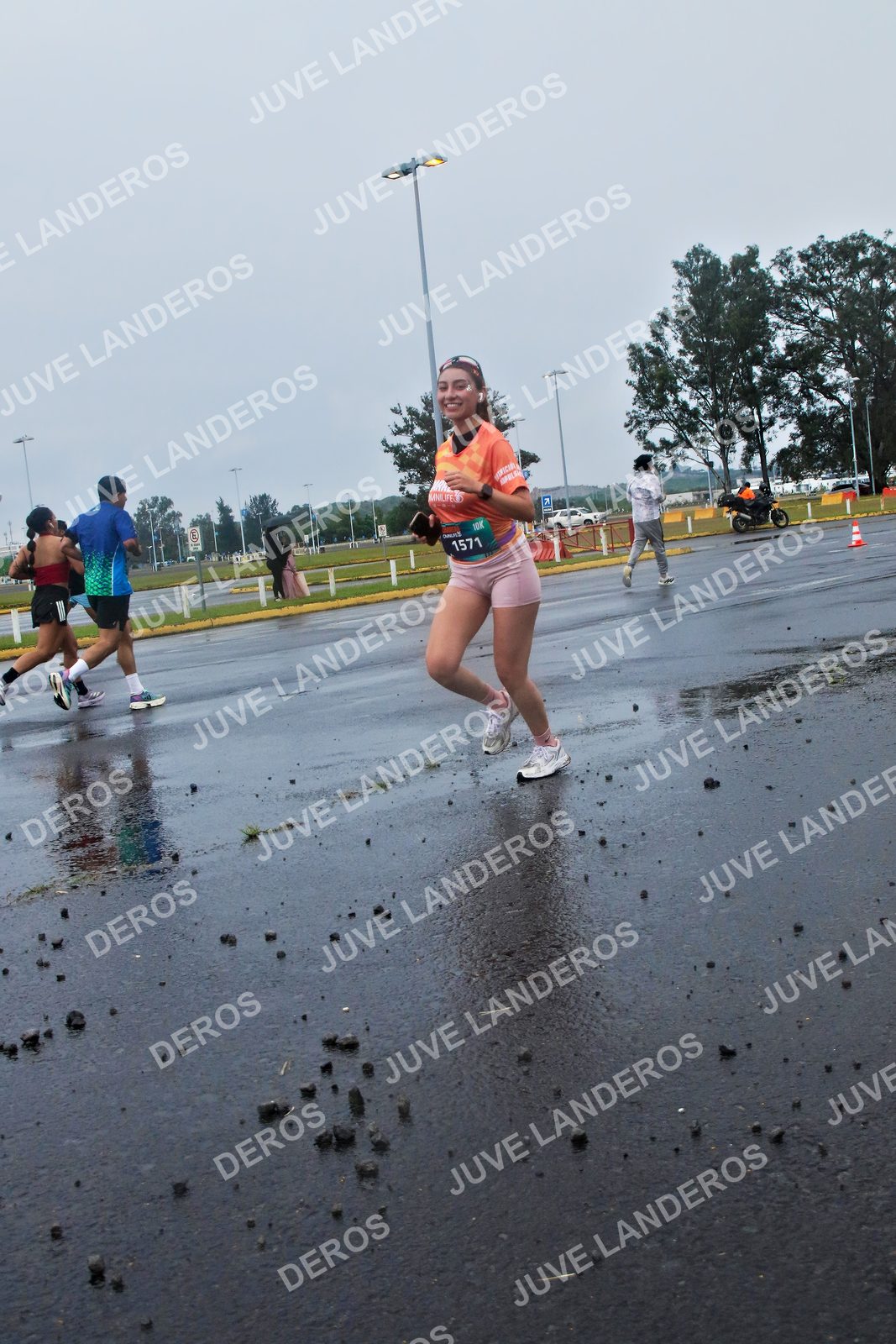 Foto de la CARRERA OMNILIFE GUADALAJARA en Estadio Akron, Zapopan a las 07:39 · dorsal 1571