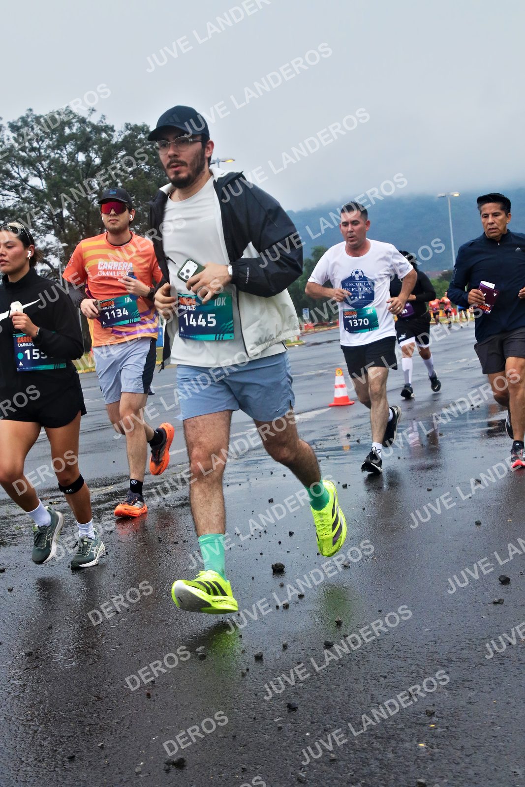 Foto de la CARRERA OMNILIFE GUADALAJARA en Estadio Akron, Zapopan a las 07:38 · dorsal 1445, 1134, 1370, 10