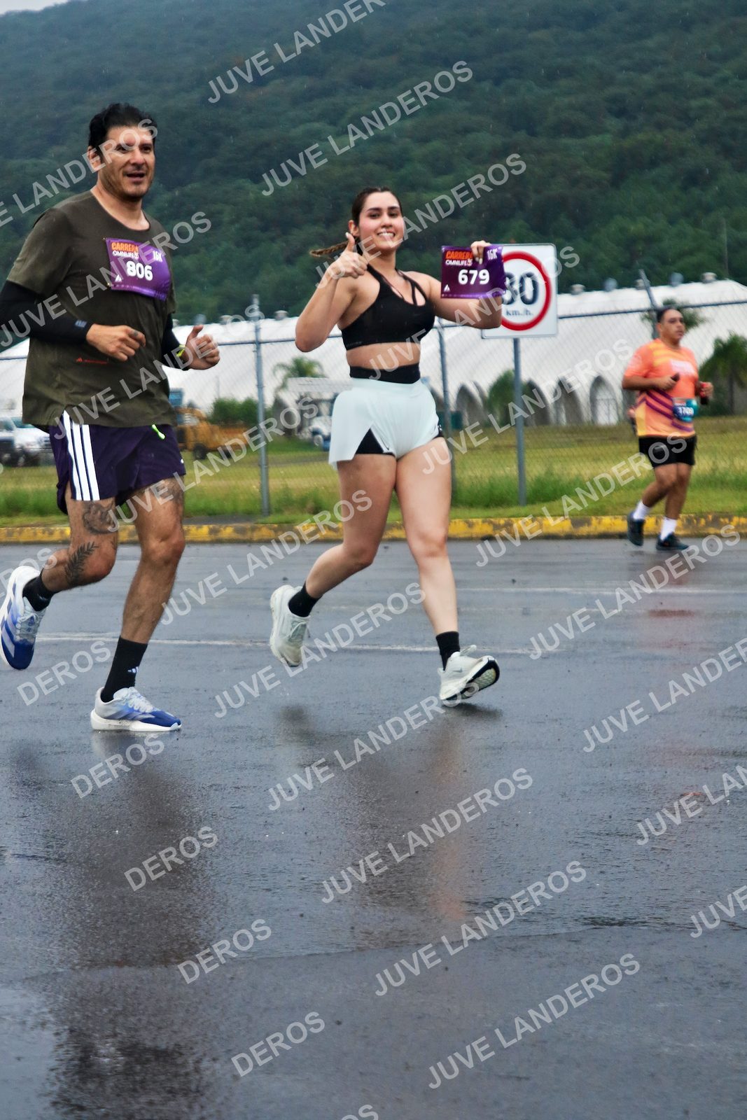 Foto de la CARRERA OMNILIFE GUADALAJARA en Estadio Akron, Zapopan a las 07:56 · dorsal 679, 806