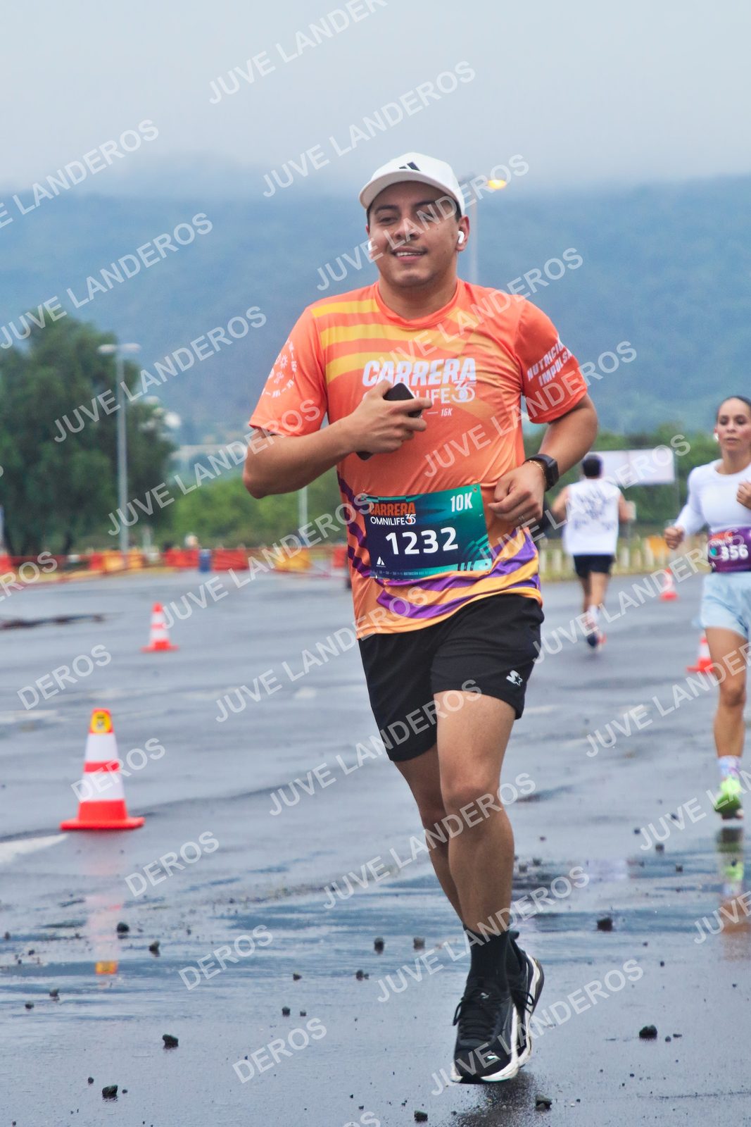 Foto de la CARRERA OMNILIFE GUADALAJARA en Estadio Akron, Zapopan a las 07:35 · dorsal 1232, 356