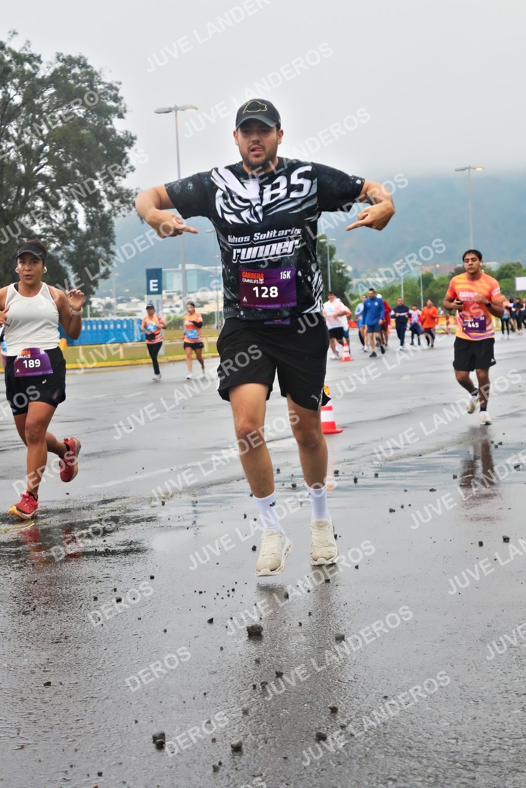 Foto de la CARRERA OMNILIFE GUADALAJARA en Estadio Akron, Zapopan a las 07:29 · dorsal 128, 189, 445