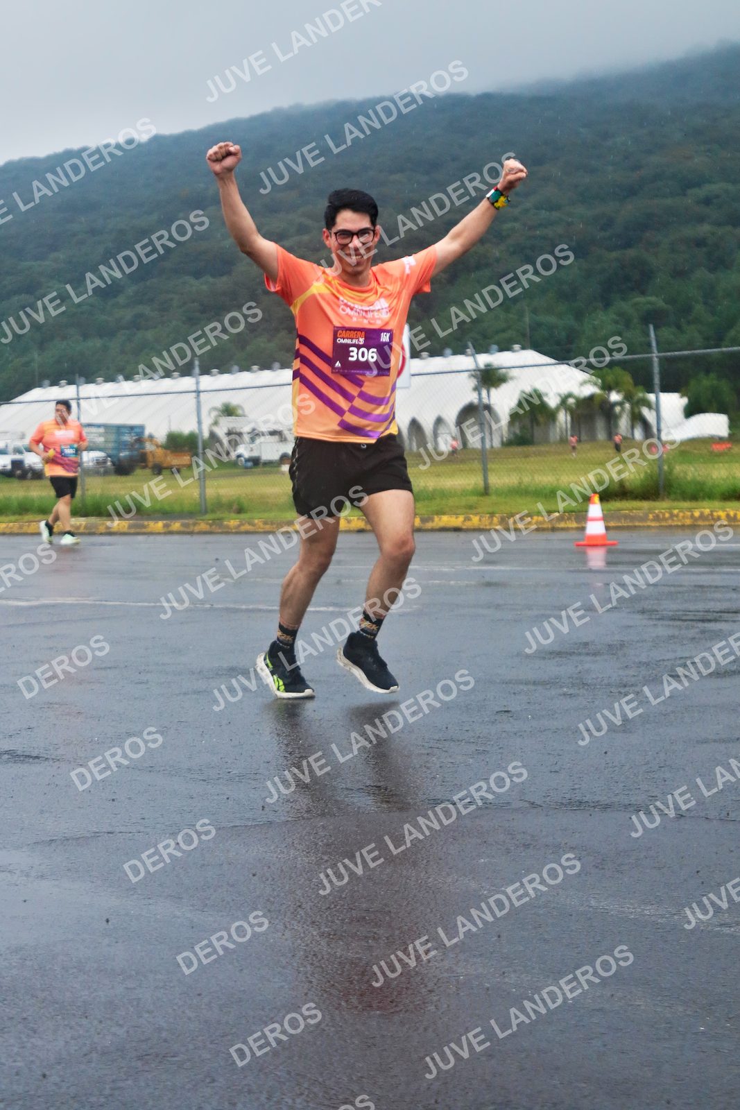 Foto de la CARRERA OMNILIFE GUADALAJARA en Estadio Akron, Zapopan a las 07:57 · dorsal 306