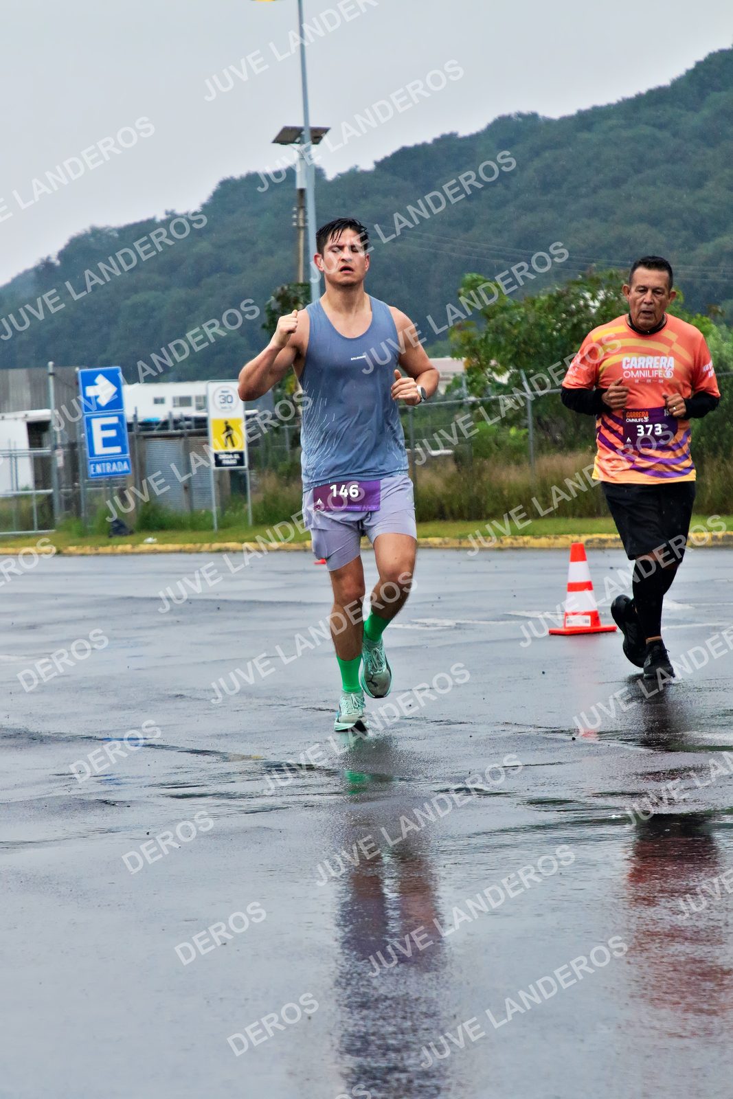 Foto de la CARRERA OMNILIFE GUADALAJARA en Estadio Akron, Zapopan a las 08:08 · dorsal 146, 373, 30