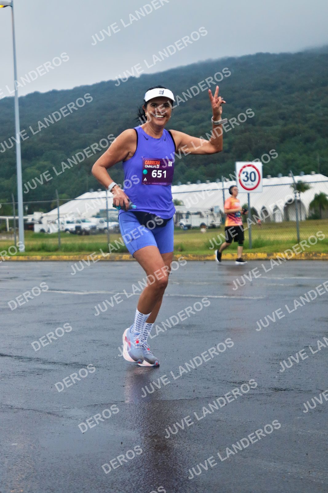 Foto de la CARRERA OMNILIFE GUADALAJARA en Estadio Akron, Zapopan a las 07:56 · dorsal 30, 651