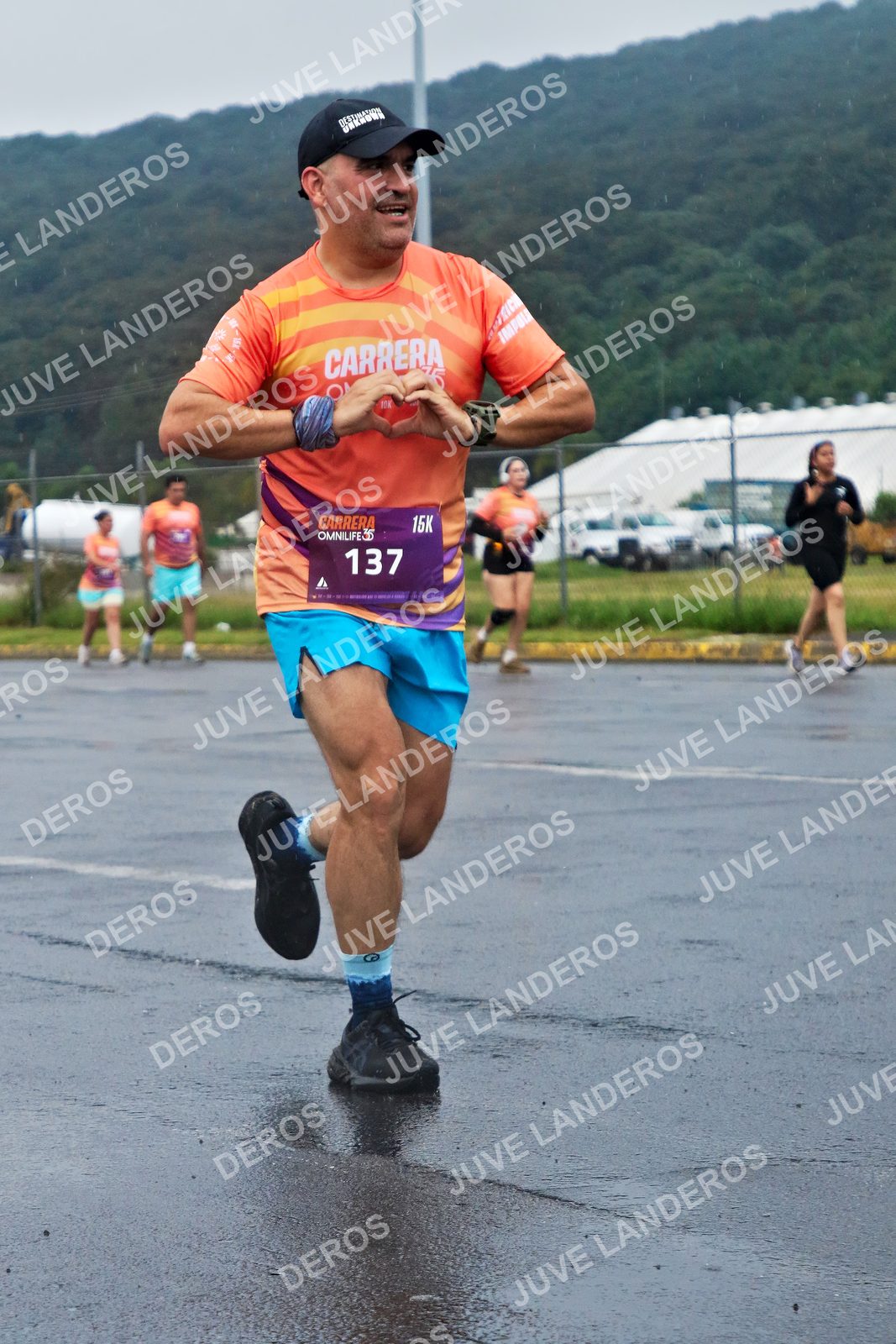 Foto de la CARRERA OMNILIFE GUADALAJARA en Estadio Akron, Zapopan a las 07:52 · dorsal 137