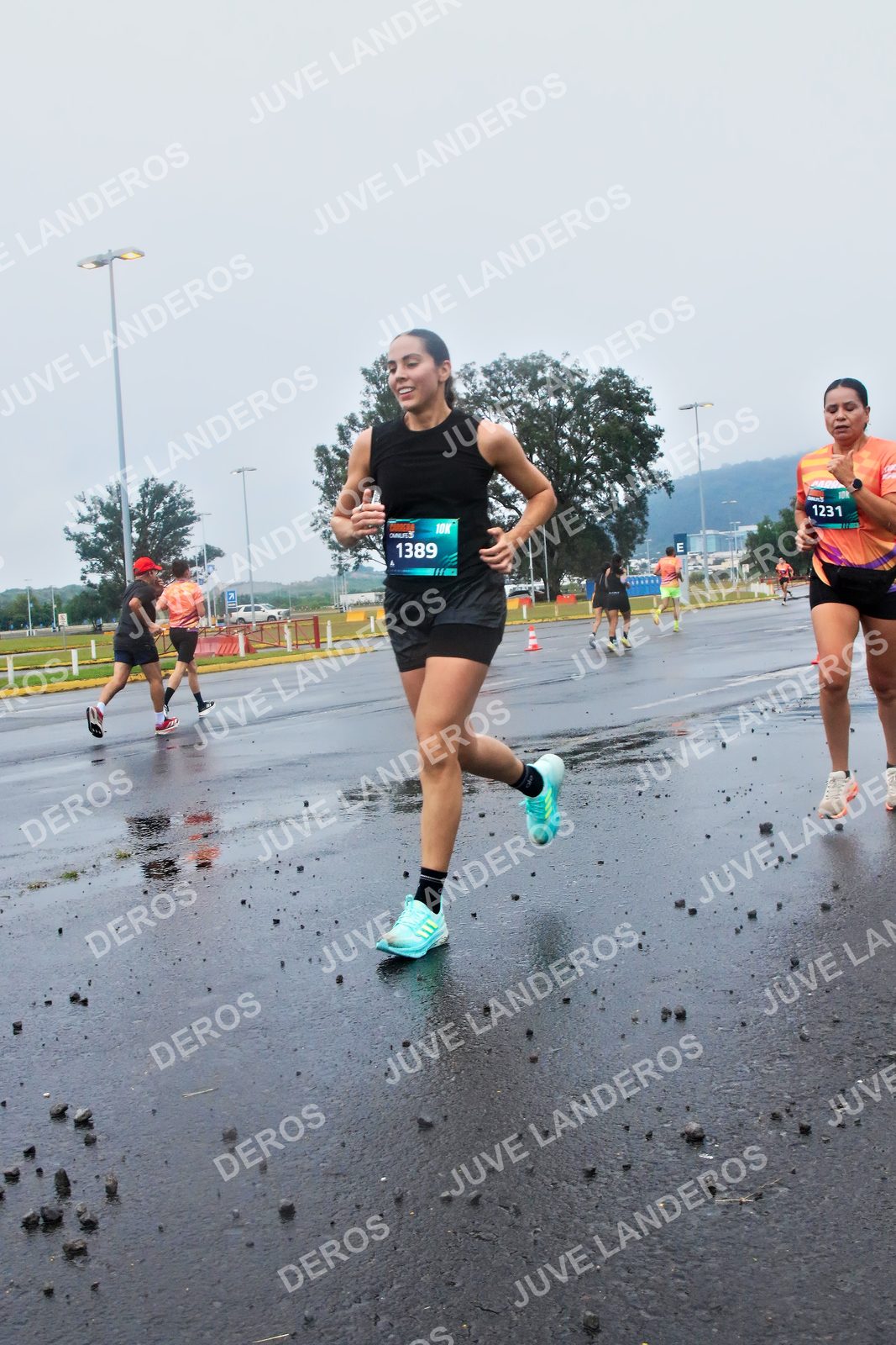 Foto de la CARRERA OMNILIFE GUADALAJARA en Estadio Akron, Zapopan a las 07:40 · dorsal 1231, 1389