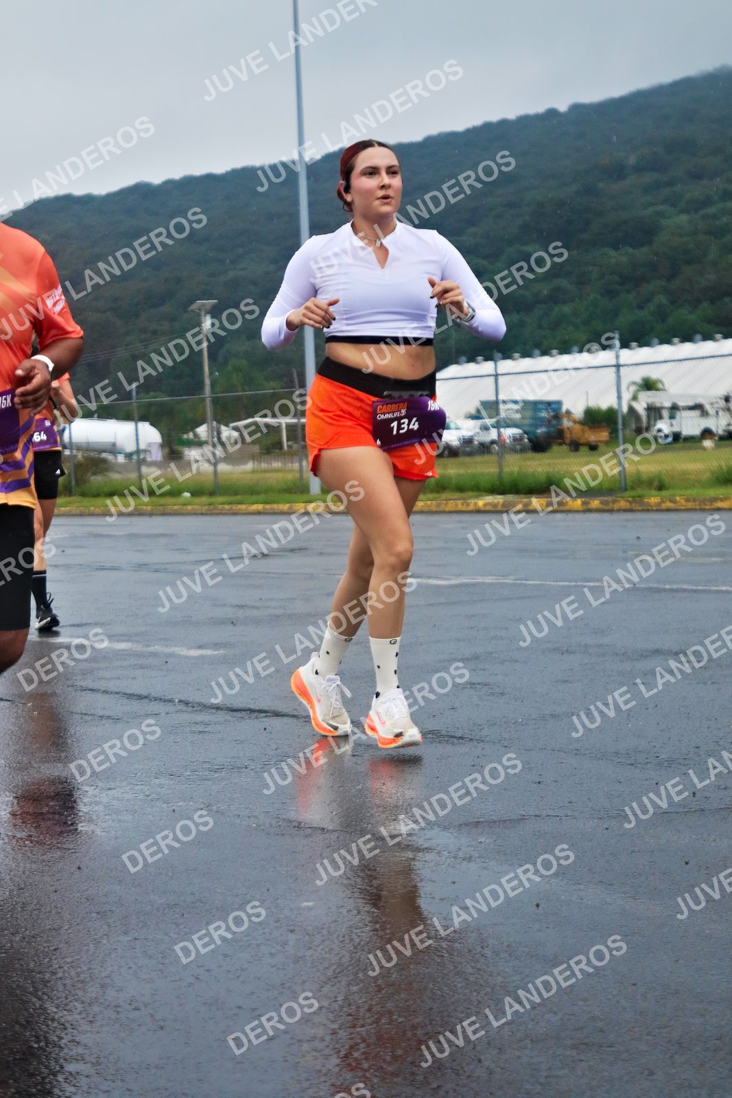 Foto de la CARRERA OMNILIFE GUADALAJARA en Estadio Akron, Zapopan a las 07:56 · dorsal 134, 64