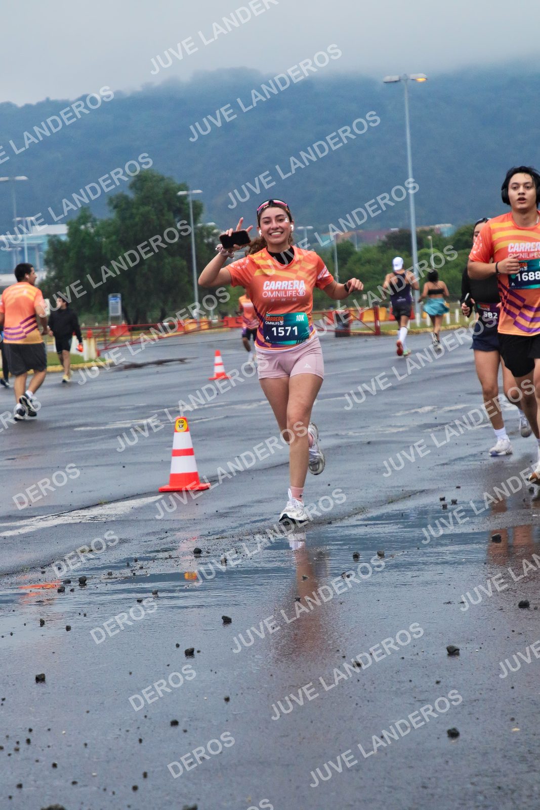 Foto de la CARRERA OMNILIFE GUADALAJARA en Estadio Akron, Zapopan a las 07:39 · dorsal 1571, 1688, 582