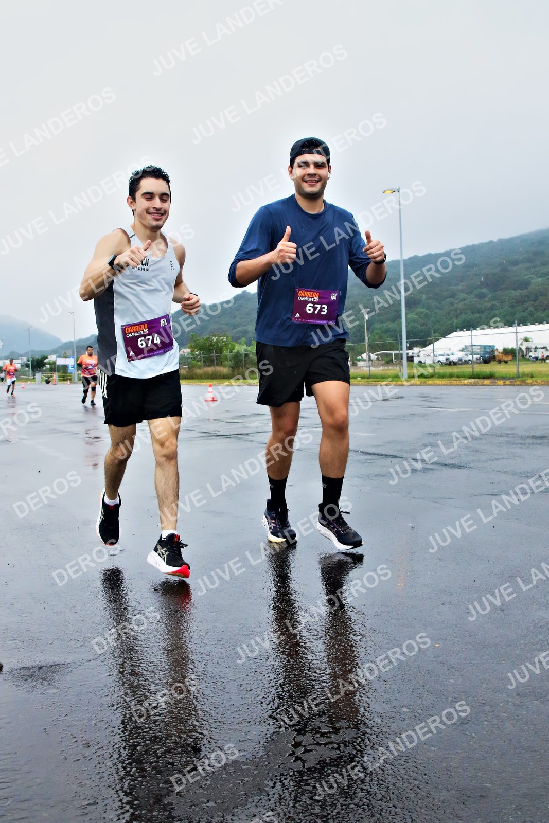 Foto de la CARRERA OMNILIFE GUADALAJARA en Estadio Akron, Zapopan a las 08:05 · dorsal 673, 674