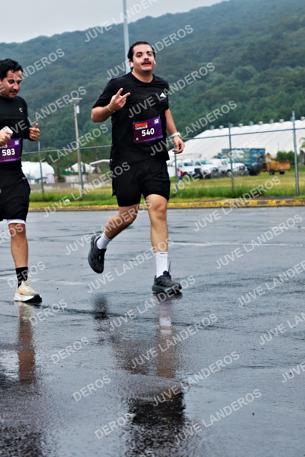 Foto de la CARRERA OMNILIFE GUADALAJARA en Estadio Akron, Zapopan a las 08:05 · dorsal 583, 540