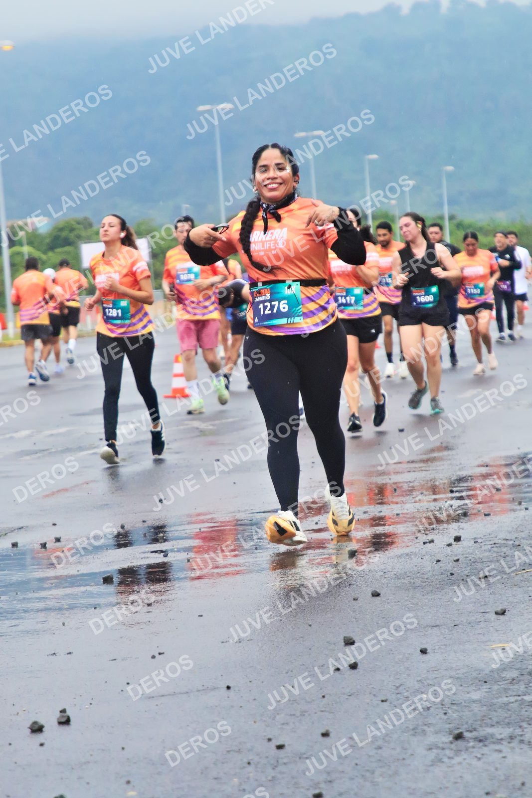 Foto de la CARRERA OMNILIFE GUADALAJARA en Estadio Akron, Zapopan a las 07:44 · dorsal 1276, 1281, 1600