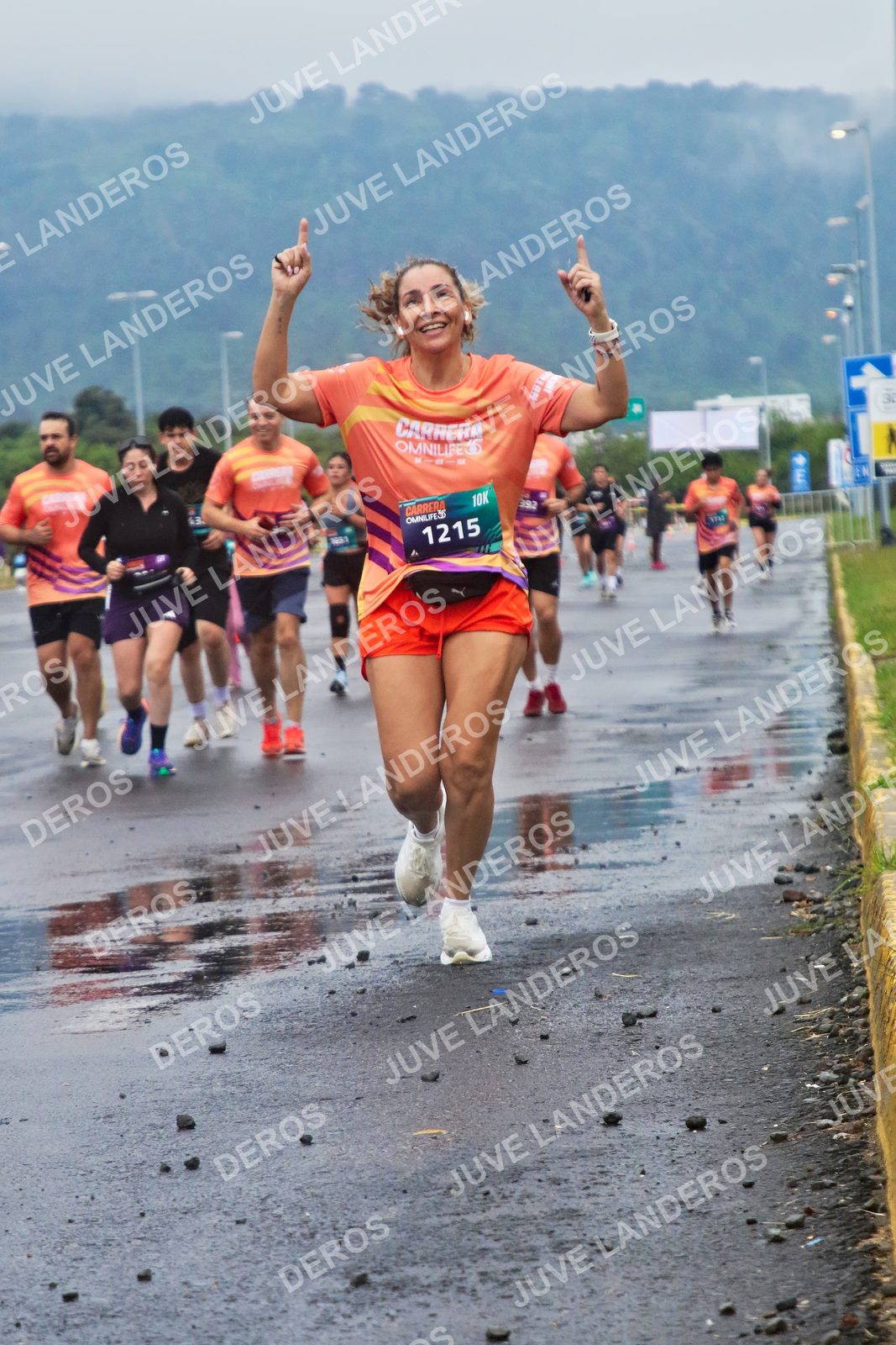 Foto de la CARRERA OMNILIFE GUADALAJARA en Estadio Akron, Zapopan a las 07:40 · dorsal 1215, 392