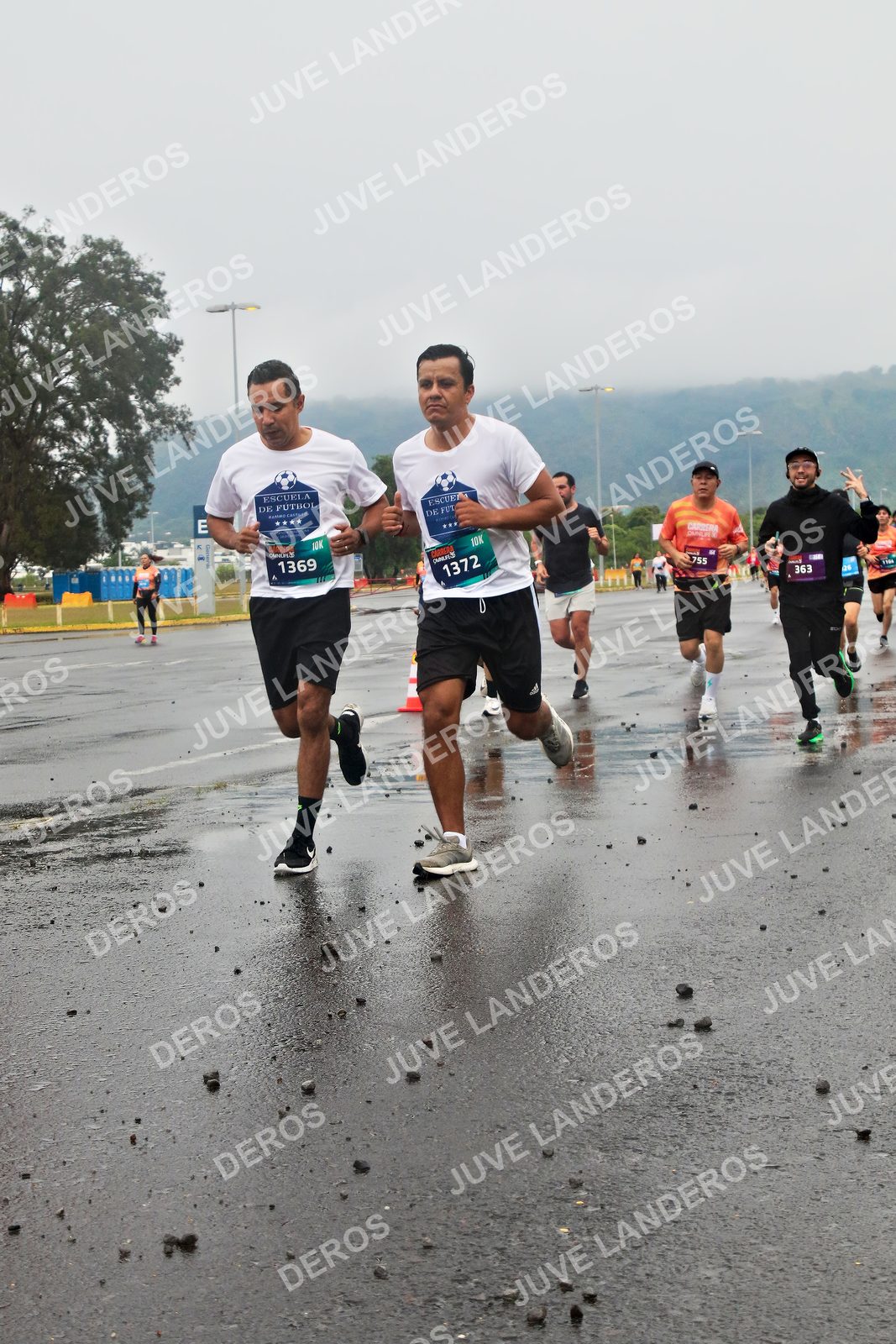 Foto de la CARRERA OMNILIFE GUADALAJARA en Estadio Akron, Zapopan a las 07:33 · dorsal 1369, 1372, 363, 755