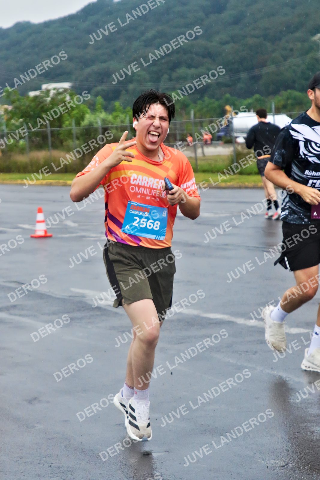 Foto de la CARRERA OMNILIFE GUADALAJARA en Estadio Akron, Zapopan a las 07:50 · dorsal 2568