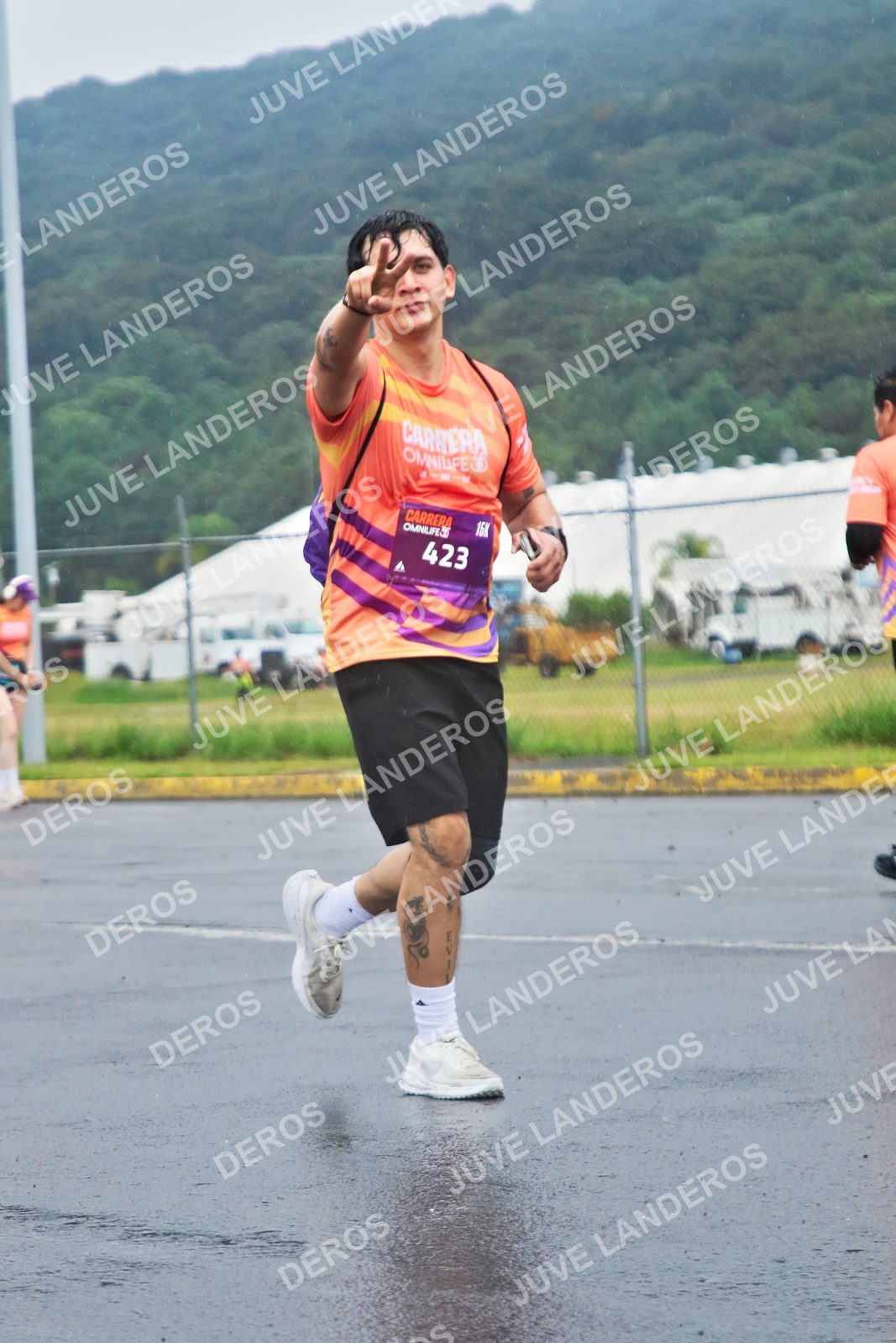 Foto de la CARRERA OMNILIFE GUADALAJARA en Estadio Akron, Zapopan a las 07:54 · dorsal 423