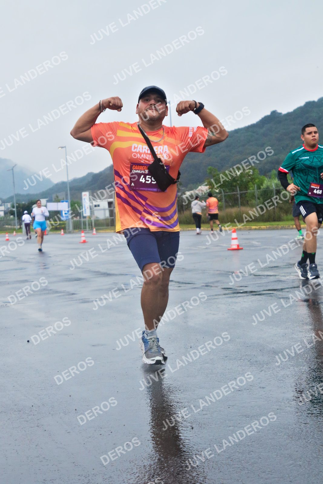 Foto de la CARRERA OMNILIFE GUADALAJARA en Estadio Akron, Zapopan a las 08:02 · dorsal 468, 459