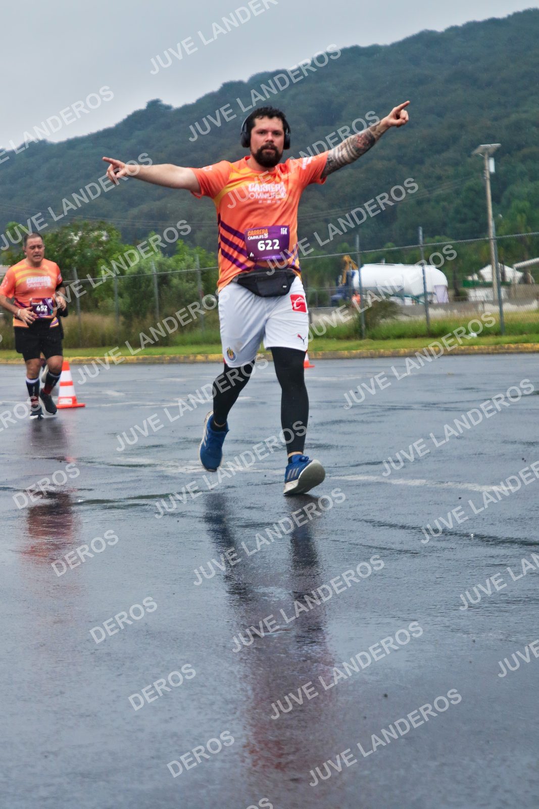 Foto de la CARRERA OMNILIFE GUADALAJARA en Estadio Akron, Zapopan a las 07:59 · dorsal 622, 452