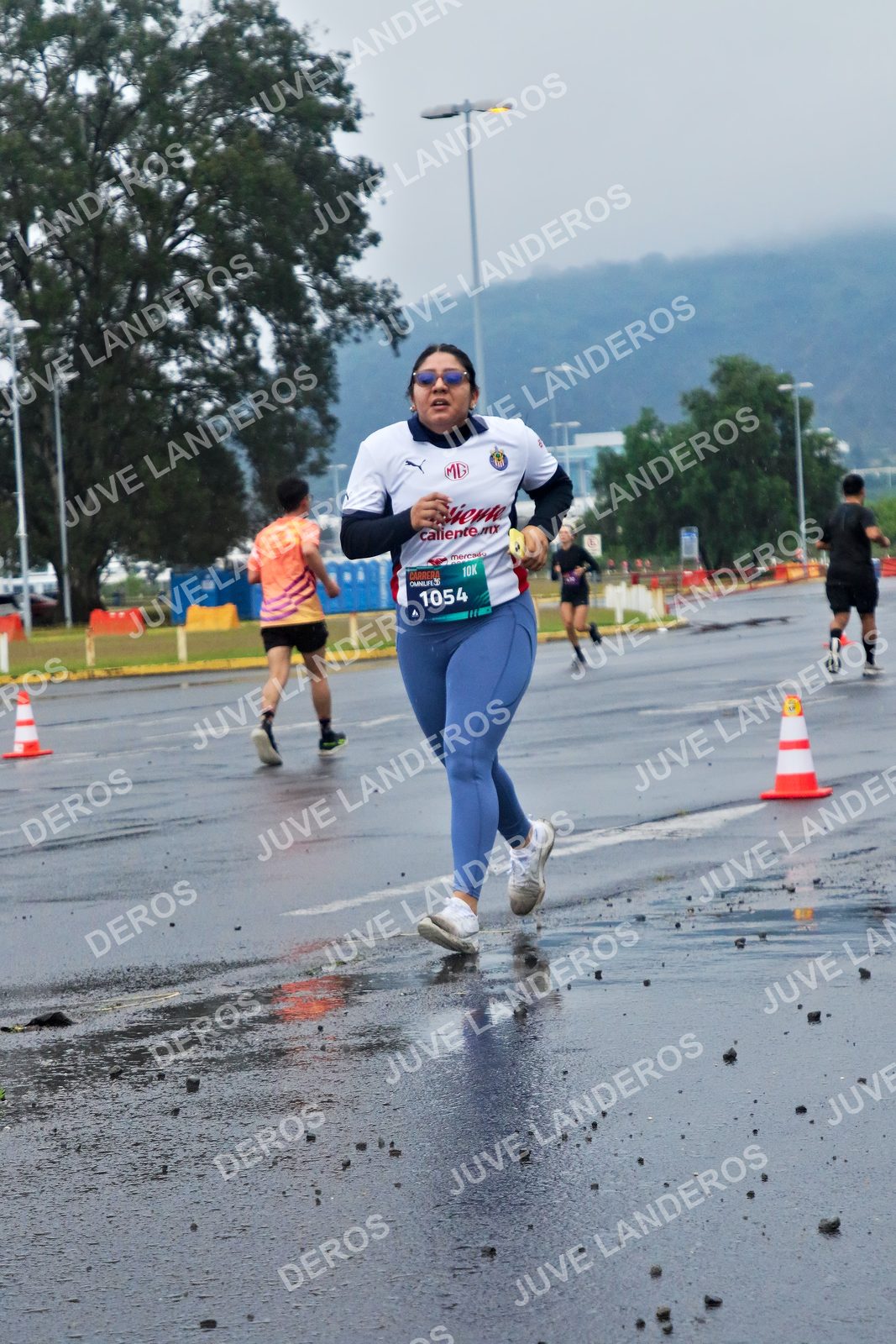 Foto de la CARRERA OMNILIFE GUADALAJARA en Estadio Akron, Zapopan a las 07:45 · dorsal 1054