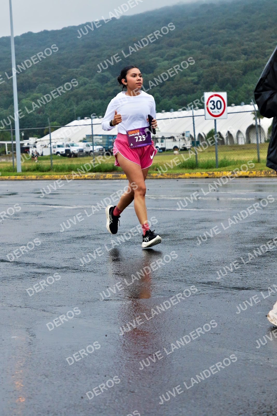 Foto de la CARRERA OMNILIFE GUADALAJARA en Estadio Akron, Zapopan a las 08:06 · dorsal 30, 725
