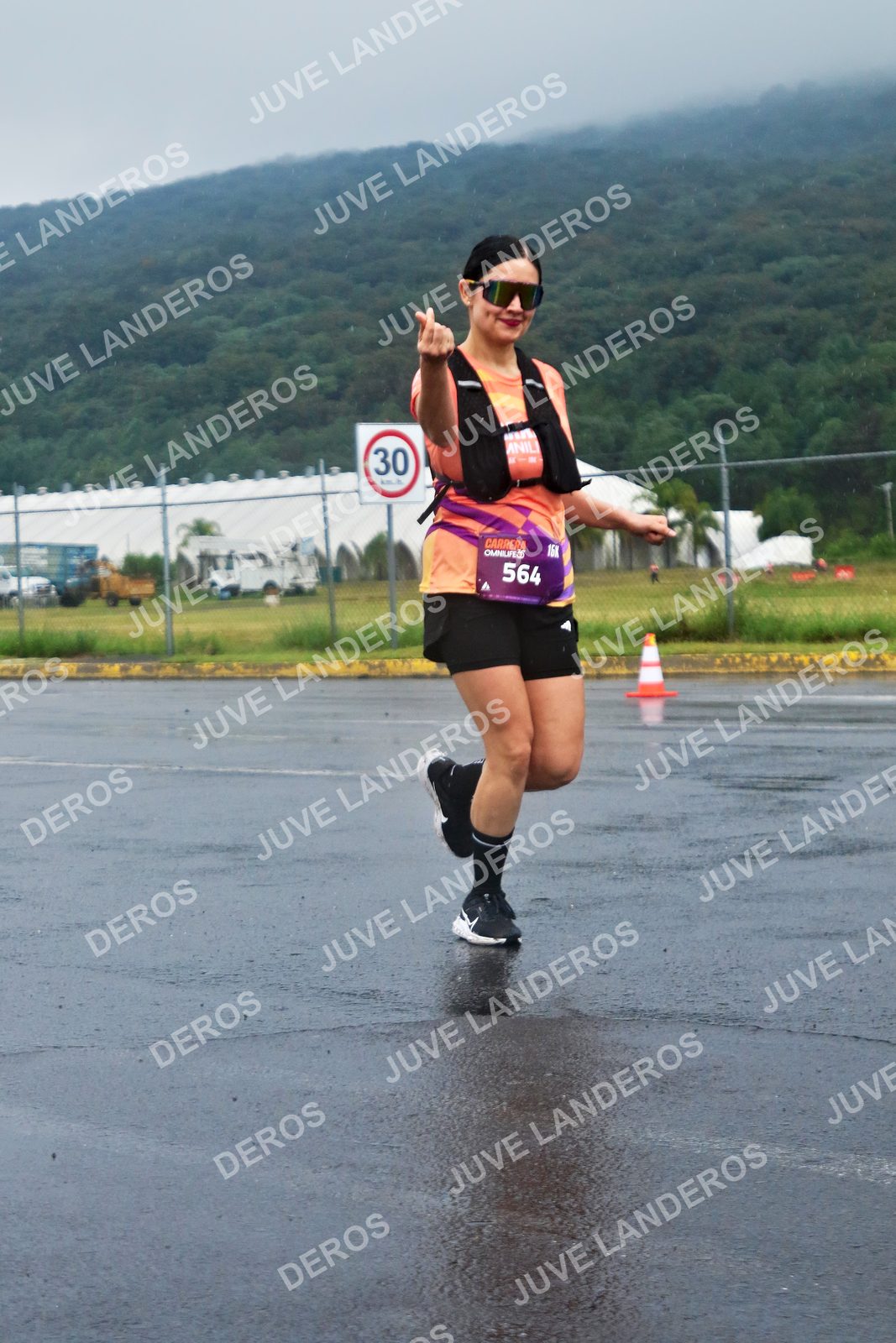 Foto de la CARRERA OMNILIFE GUADALAJARA en Estadio Akron, Zapopan a las 07:56 · dorsal 30, 564