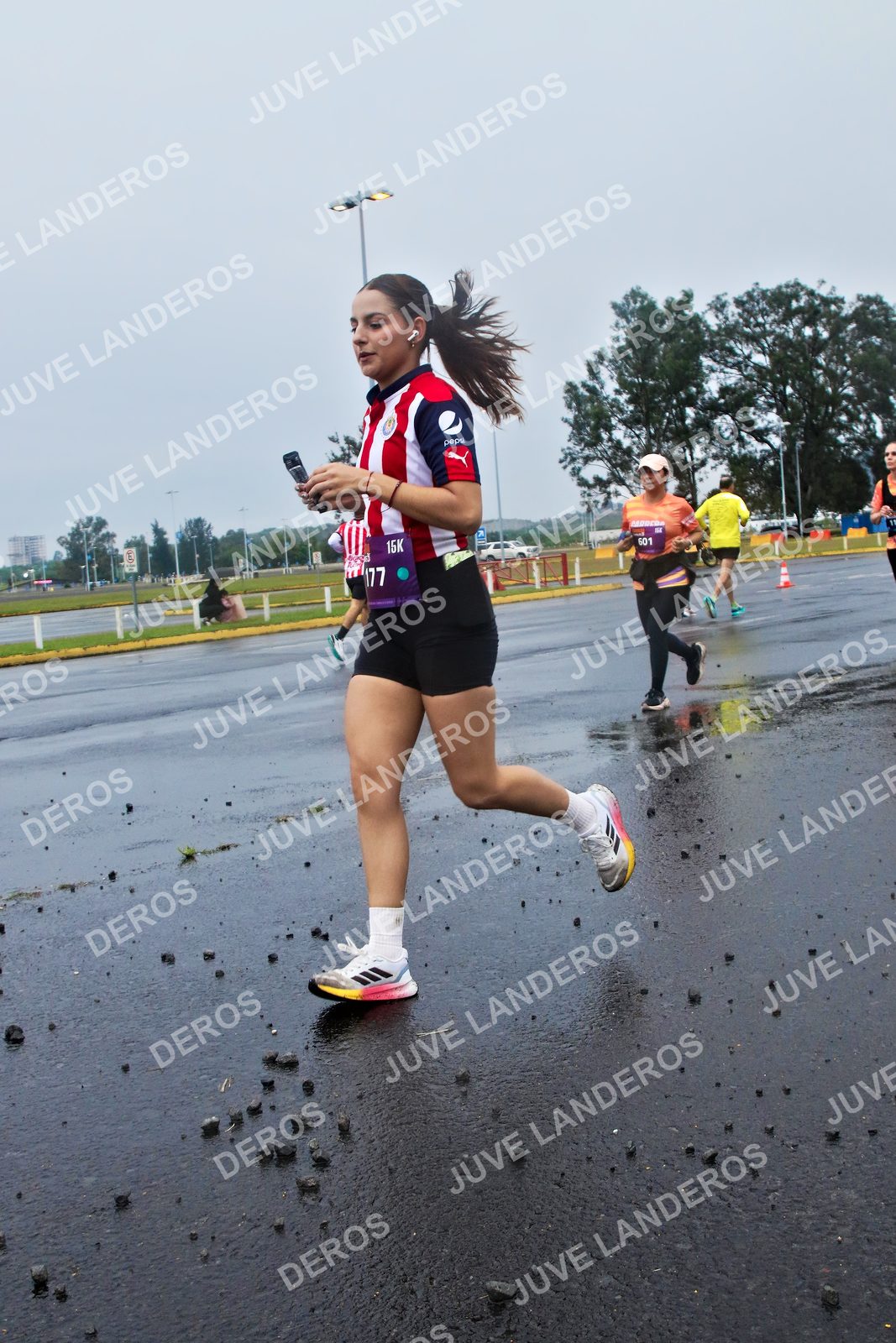 Foto de la CARRERA OMNILIFE GUADALAJARA en Estadio Akron, Zapopan a las 07:37 · dorsal 177, 601