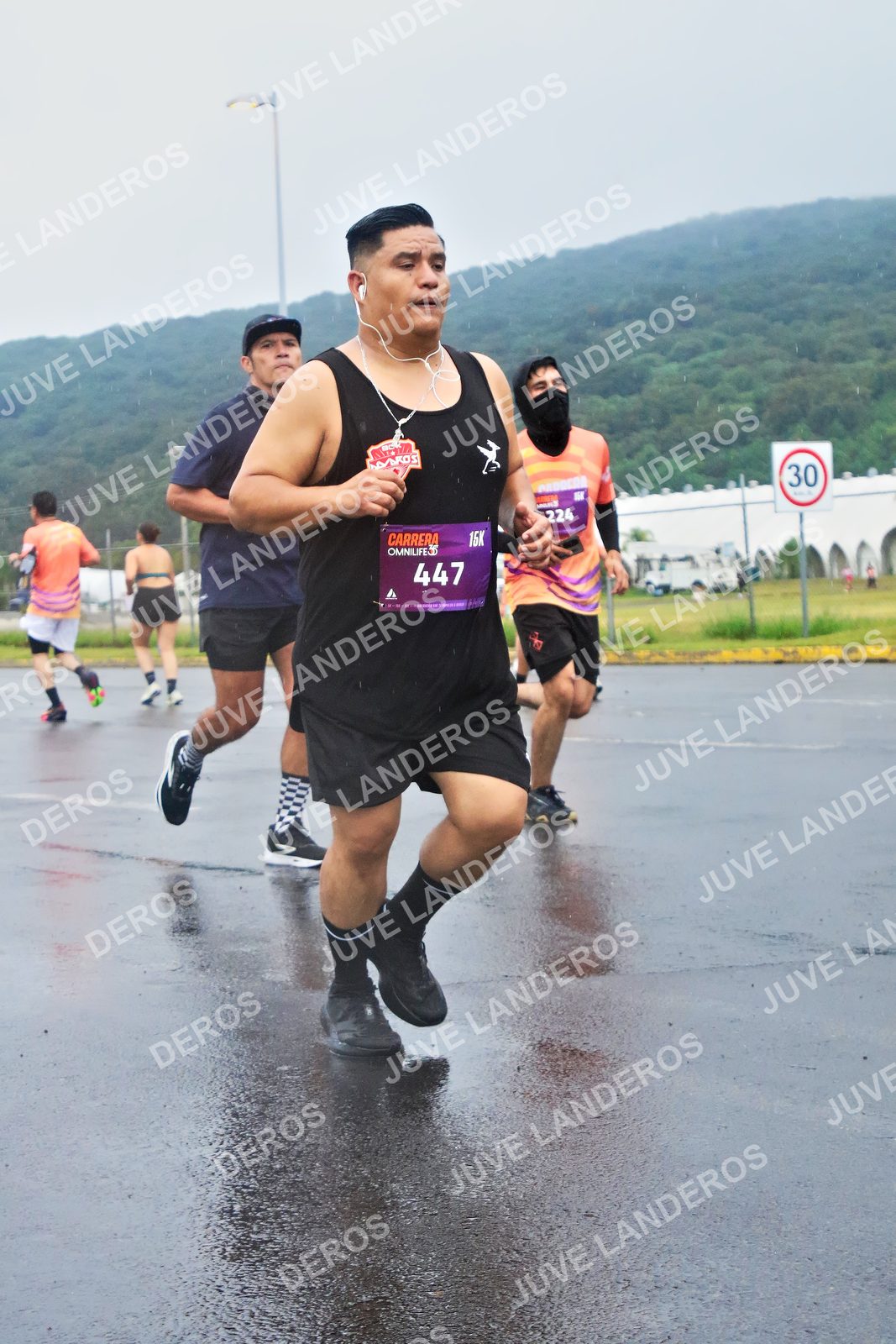 Foto de la CARRERA OMNILIFE GUADALAJARA en Estadio Akron, Zapopan a las 07:52 · dorsal 447, 30, 224