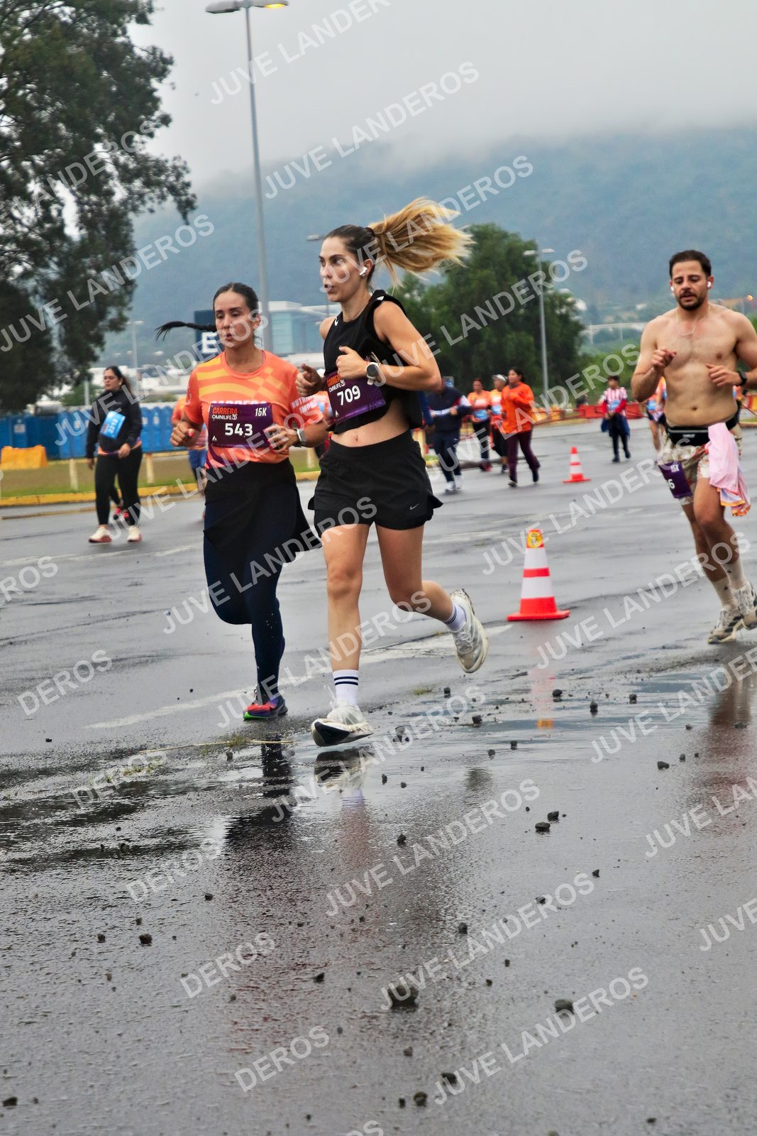 Foto de la CARRERA OMNILIFE GUADALAJARA en Estadio Akron, Zapopan a las 07:29 · dorsal 543, 709