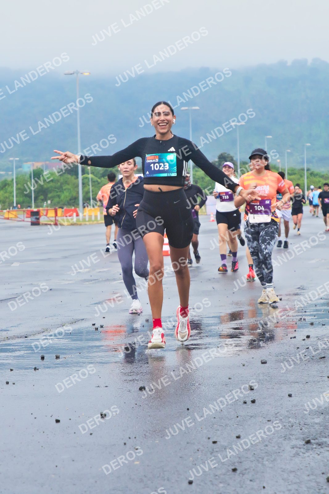 Foto de la CARRERA OMNILIFE GUADALAJARA en Estadio Akron, Zapopan a las 07:35 · dorsal 104, 1023, 733