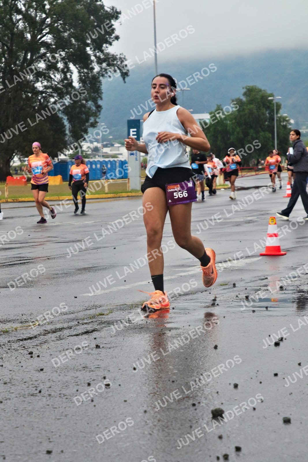 Foto de la CARRERA OMNILIFE GUADALAJARA en Estadio Akron, Zapopan a las 07:26 · dorsal 566