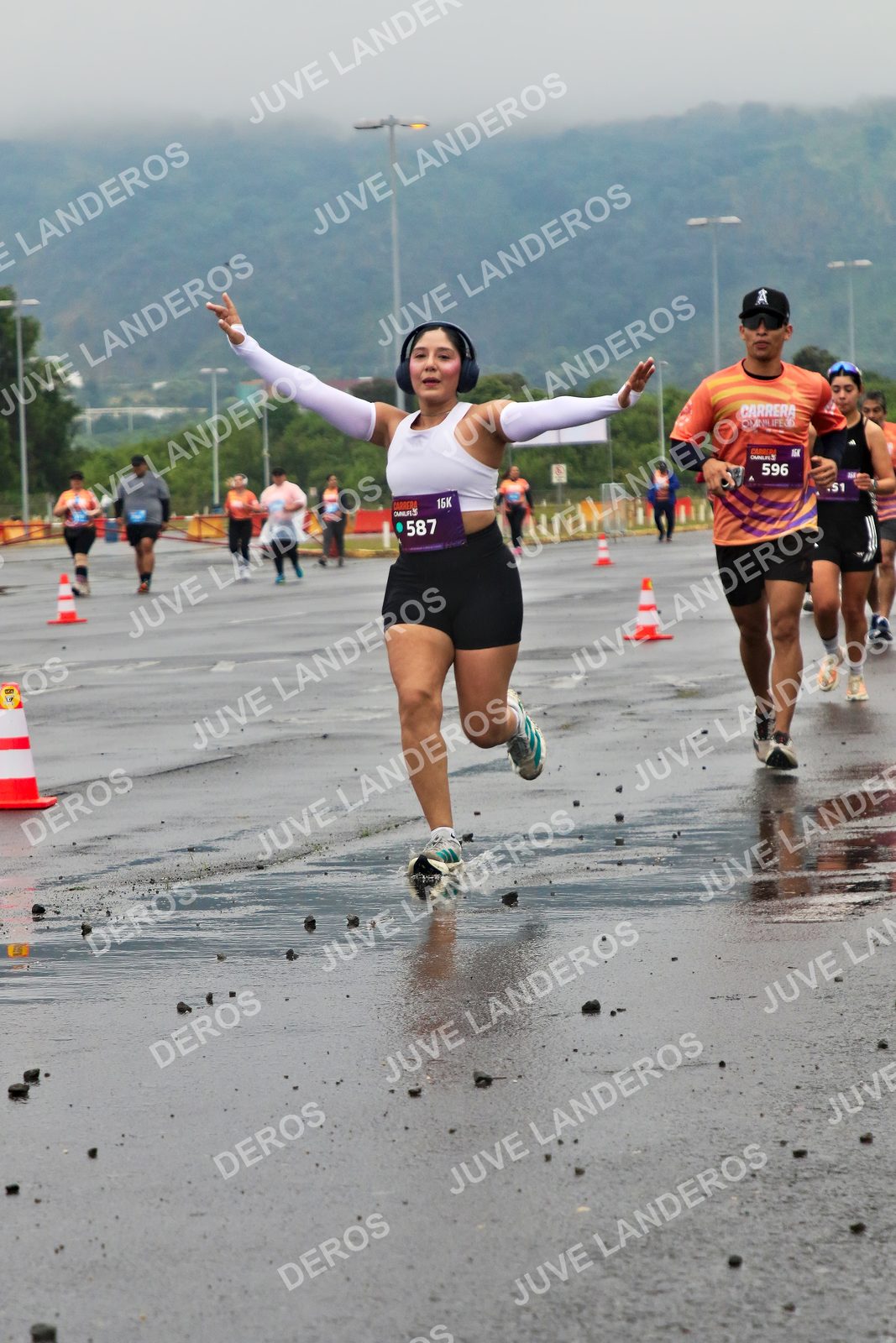 Foto de la CARRERA OMNILIFE GUADALAJARA en Estadio Akron, Zapopan a las 07:32 · dorsal 596, 587