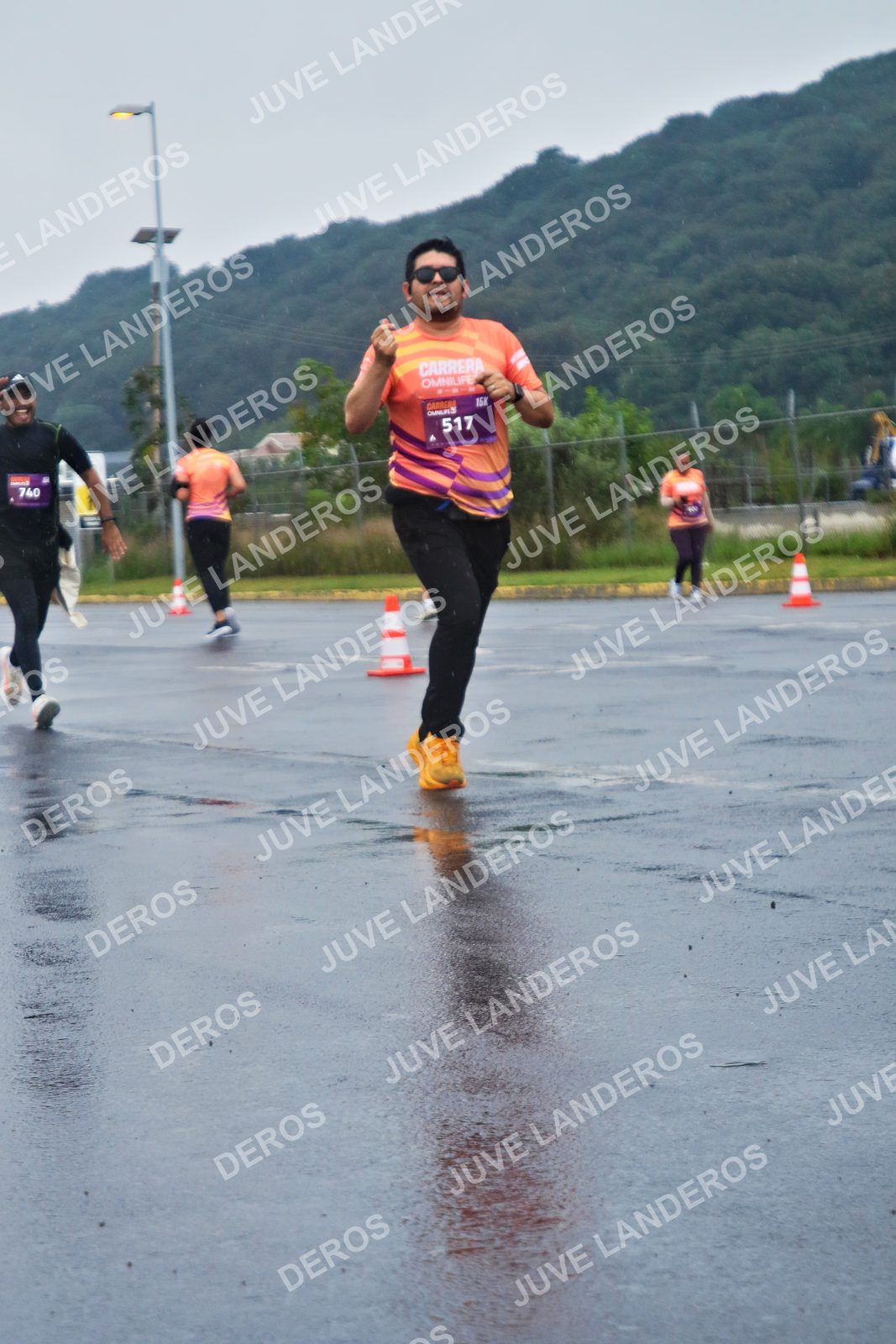 Foto de la CARRERA OMNILIFE GUADALAJARA en Estadio Akron, Zapopan a las 07:54 · dorsal 517, 740