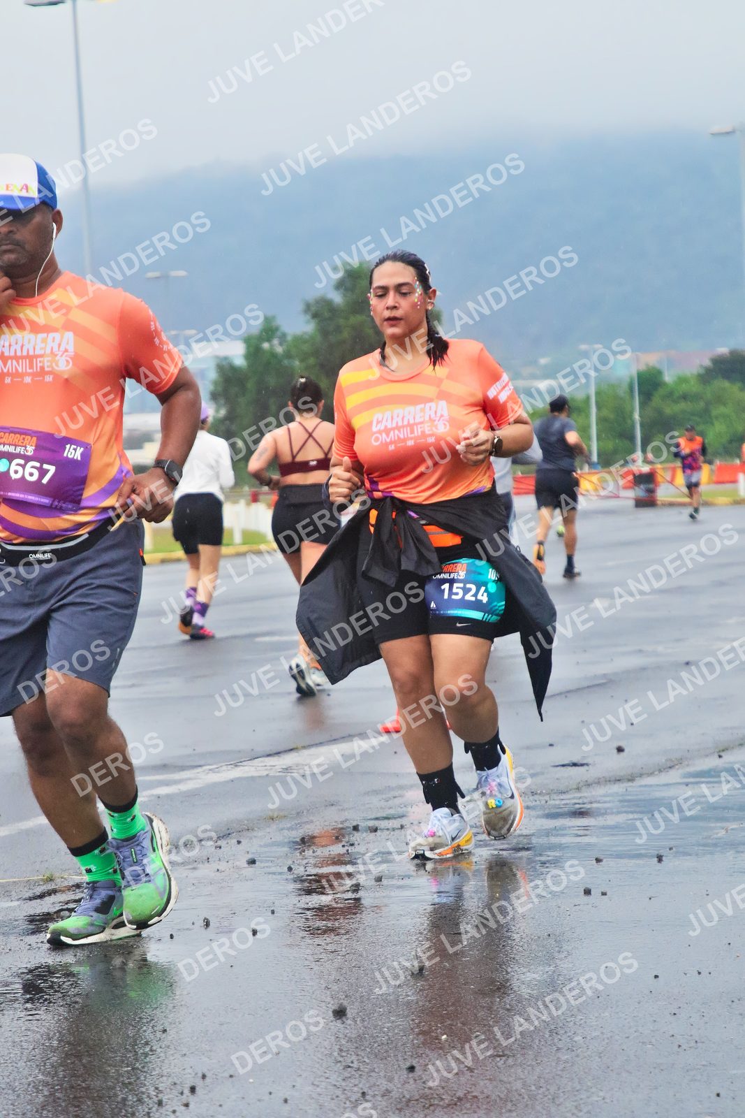 Foto de la CARRERA OMNILIFE GUADALAJARA en Estadio Akron, Zapopan a las 07:47 · dorsal 667, 1524, 10