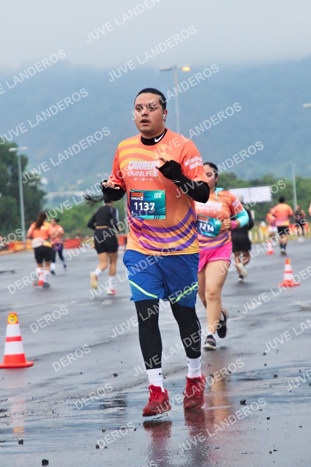 Foto de la CARRERA OMNILIFE GUADALAJARA en Estadio Akron, Zapopan a las 07:48 · dorsal 1137, 1214
