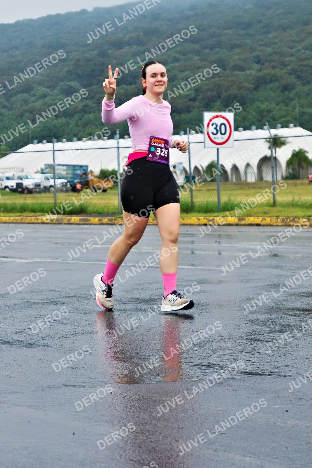 Foto de la CARRERA OMNILIFE GUADALAJARA en Estadio Akron, Zapopan a las 08:04 · dorsal 30, 325