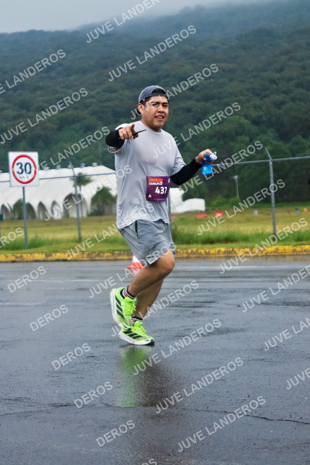 Foto de la CARRERA OMNILIFE GUADALAJARA en Estadio Akron, Zapopan a las 07:56 · dorsal 30, 437