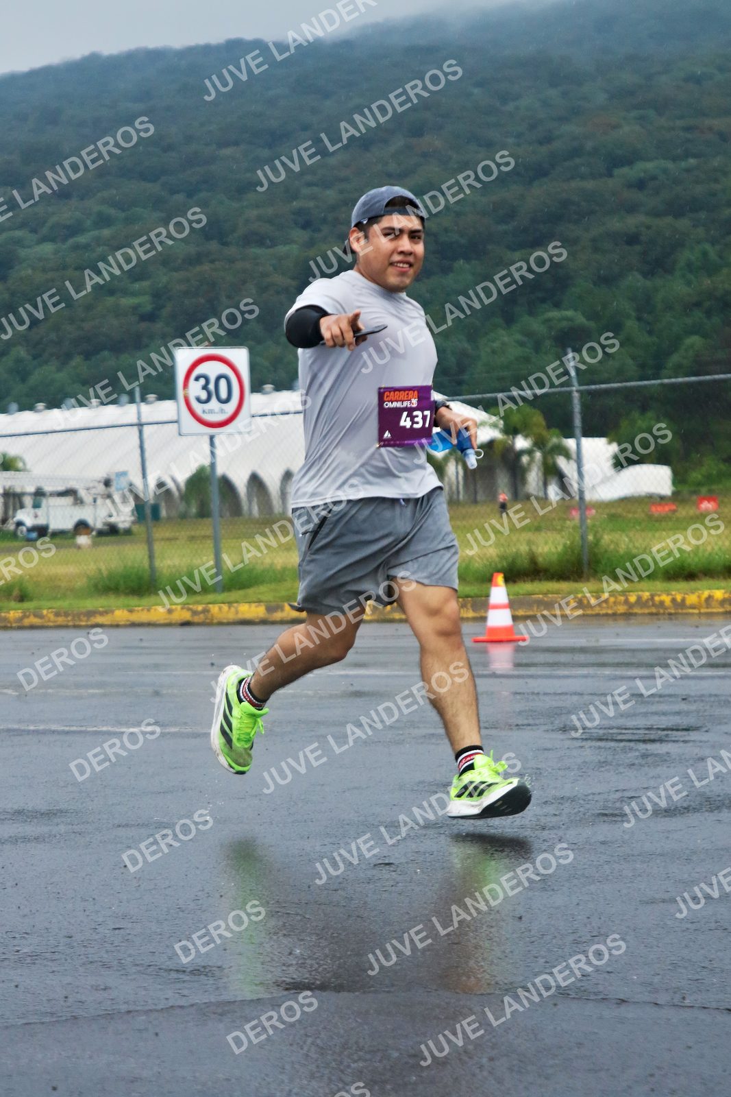 Foto de la CARRERA OMNILIFE GUADALAJARA en Estadio Akron, Zapopan a las 07:56 · dorsal 30, 437