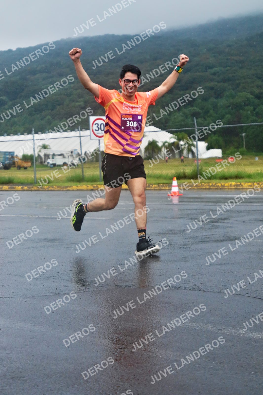 Foto de la CARRERA OMNILIFE GUADALAJARA en Estadio Akron, Zapopan a las 07:57 · dorsal 306