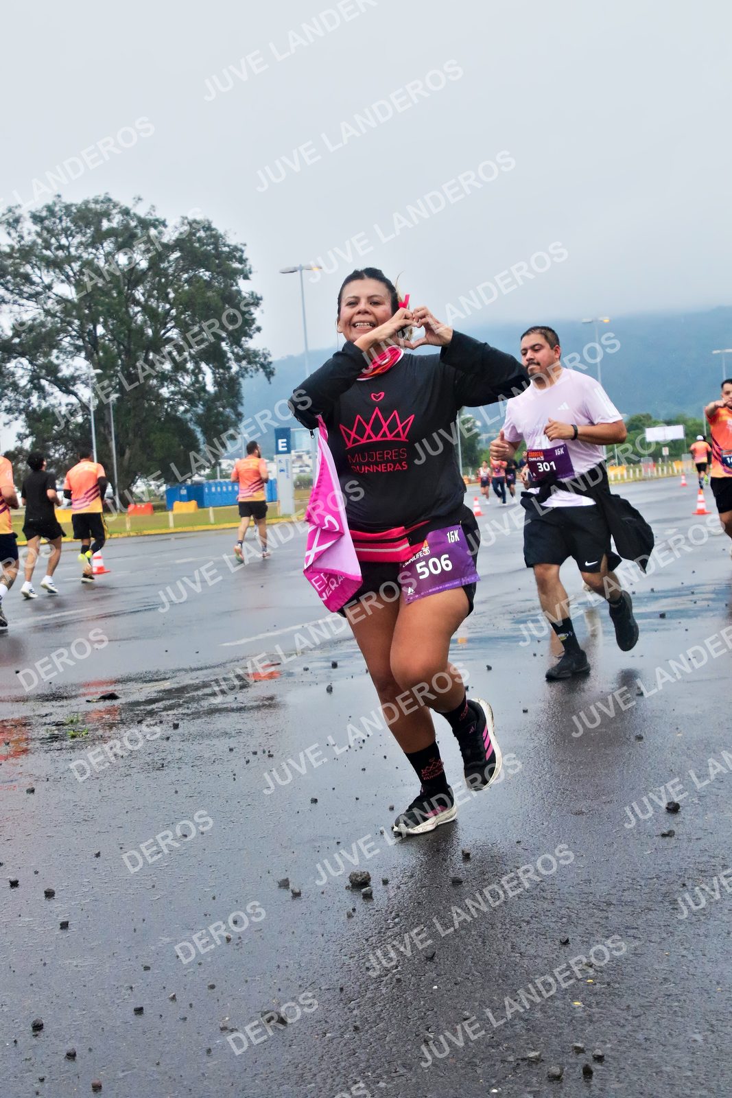 Foto de la CARRERA OMNILIFE GUADALAJARA en Estadio Akron, Zapopan a las 07:45 · dorsal 506, 301