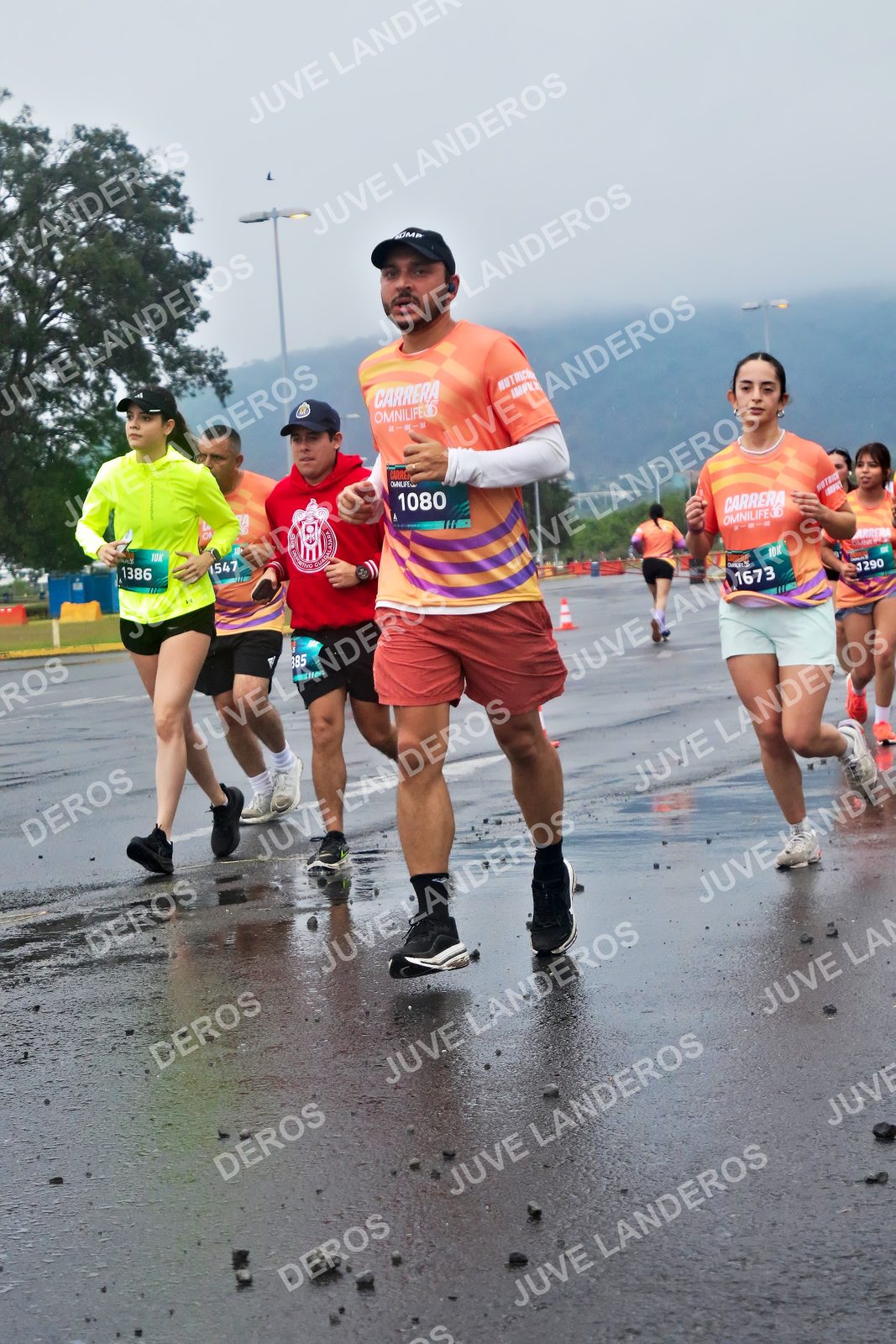 Foto de la CARRERA OMNILIFE GUADALAJARA en Estadio Akron, Zapopan a las 07:46 · dorsal 1080, 1673, 1386, 1547